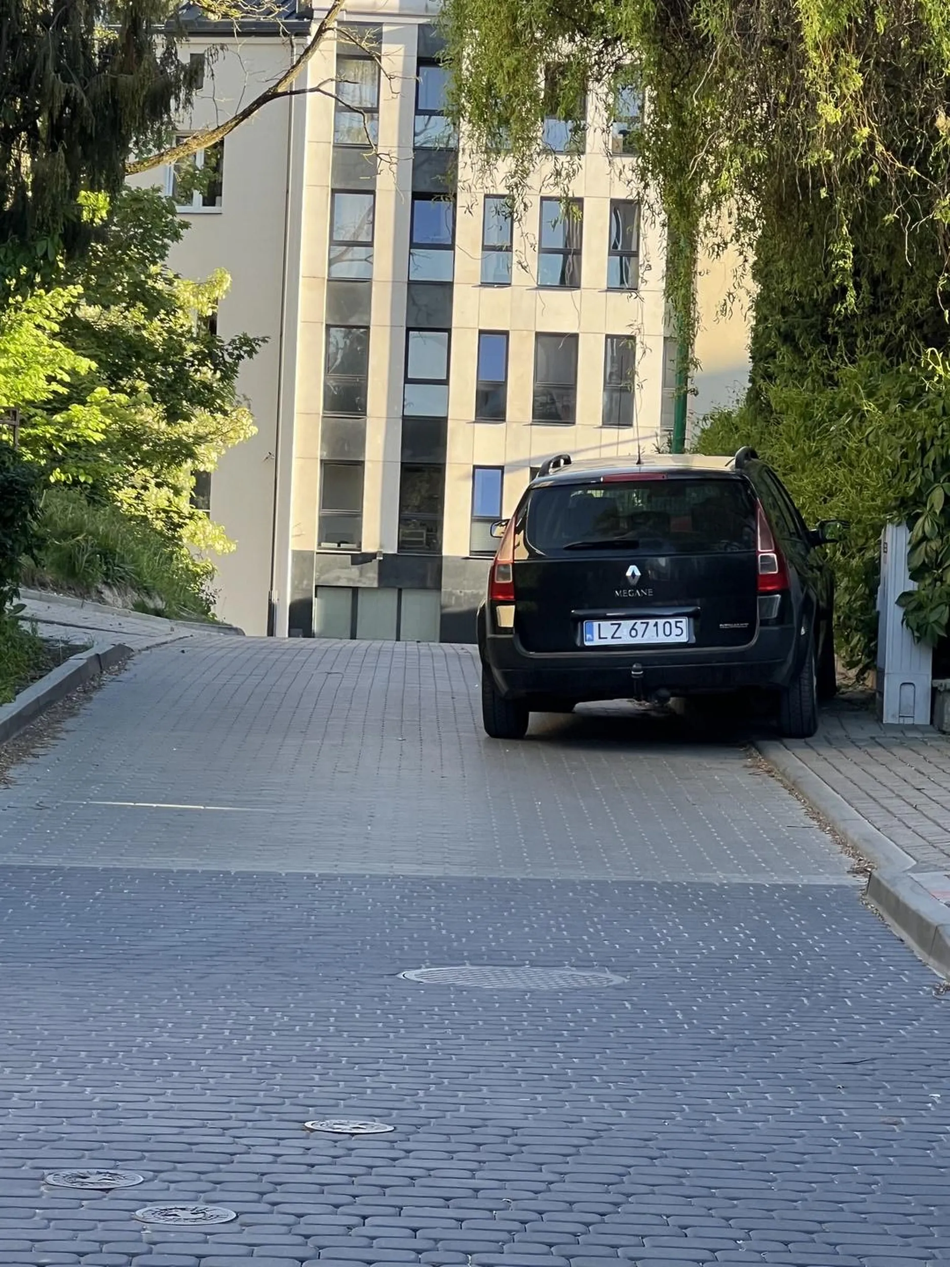 Idealne parkowanie , pozazdrościć inteligencji twórczej !!!