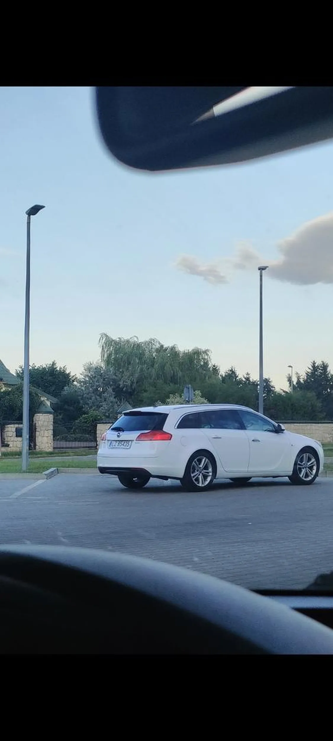 Parkowania skośnego to chyba nie nauczyli