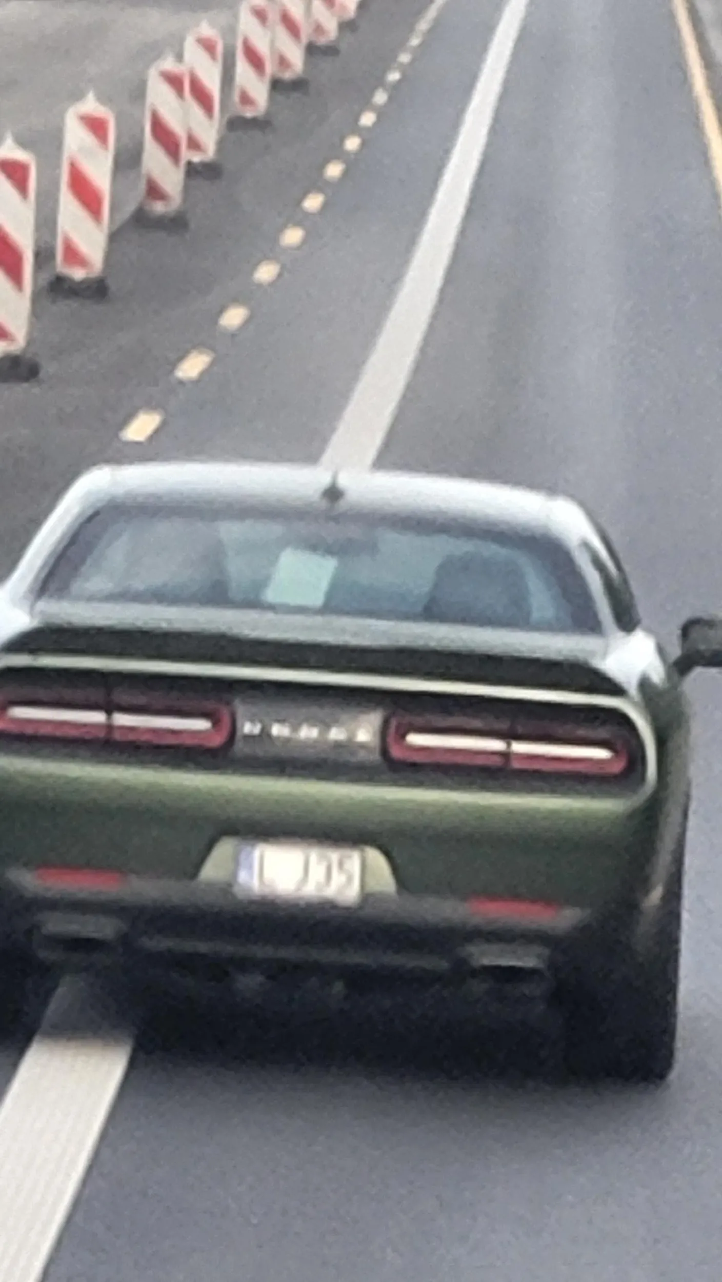 Szeryf, hamuje autokar, 50kmh autostradą,  gratuluję mózgu