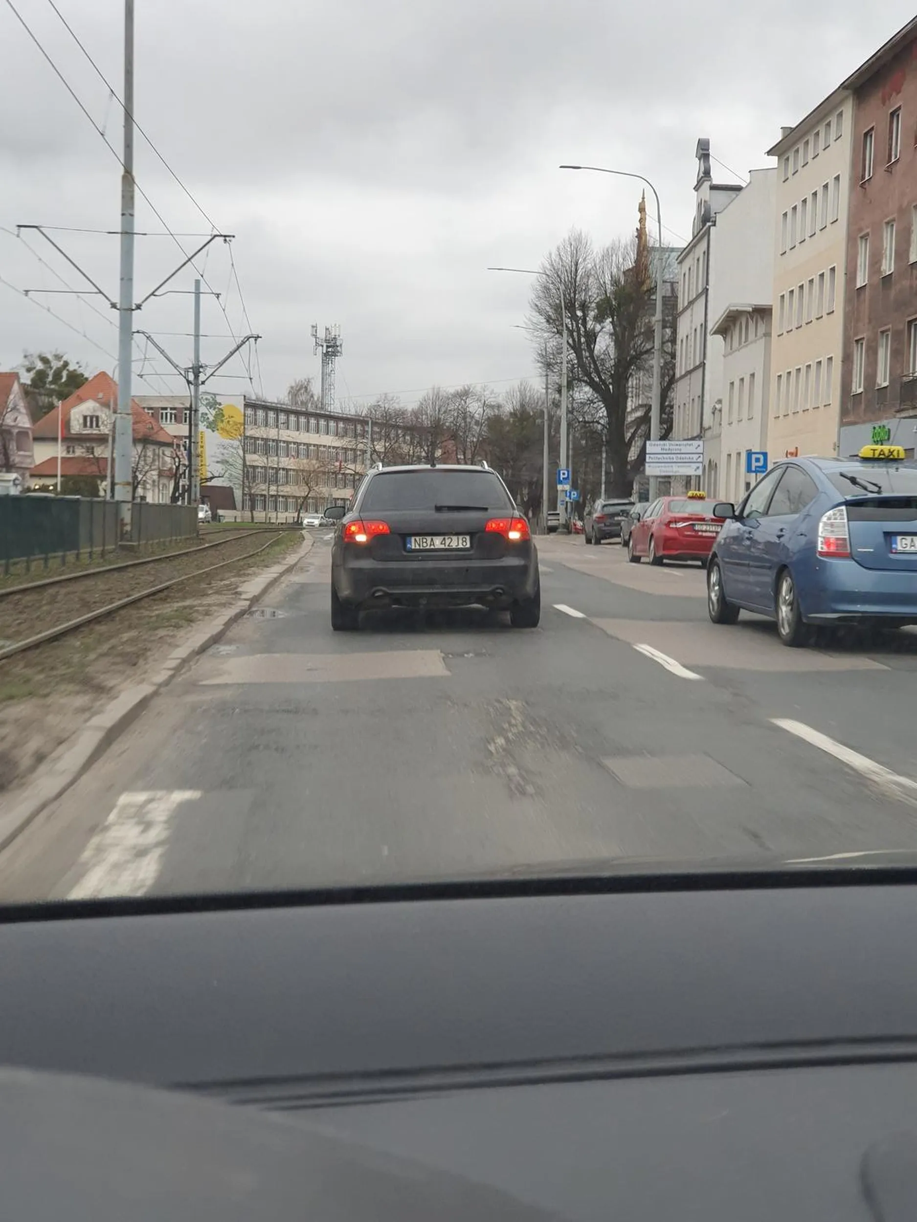 Coś nie halo ze światłami plus trochę więcej dynamiki w jeździe by się przydało...