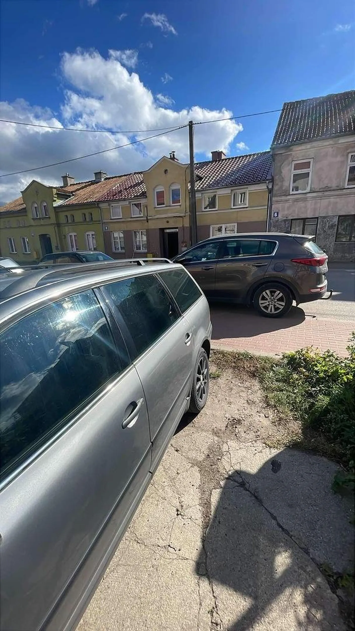 Naucz się parkować i nie zastawiaj aut