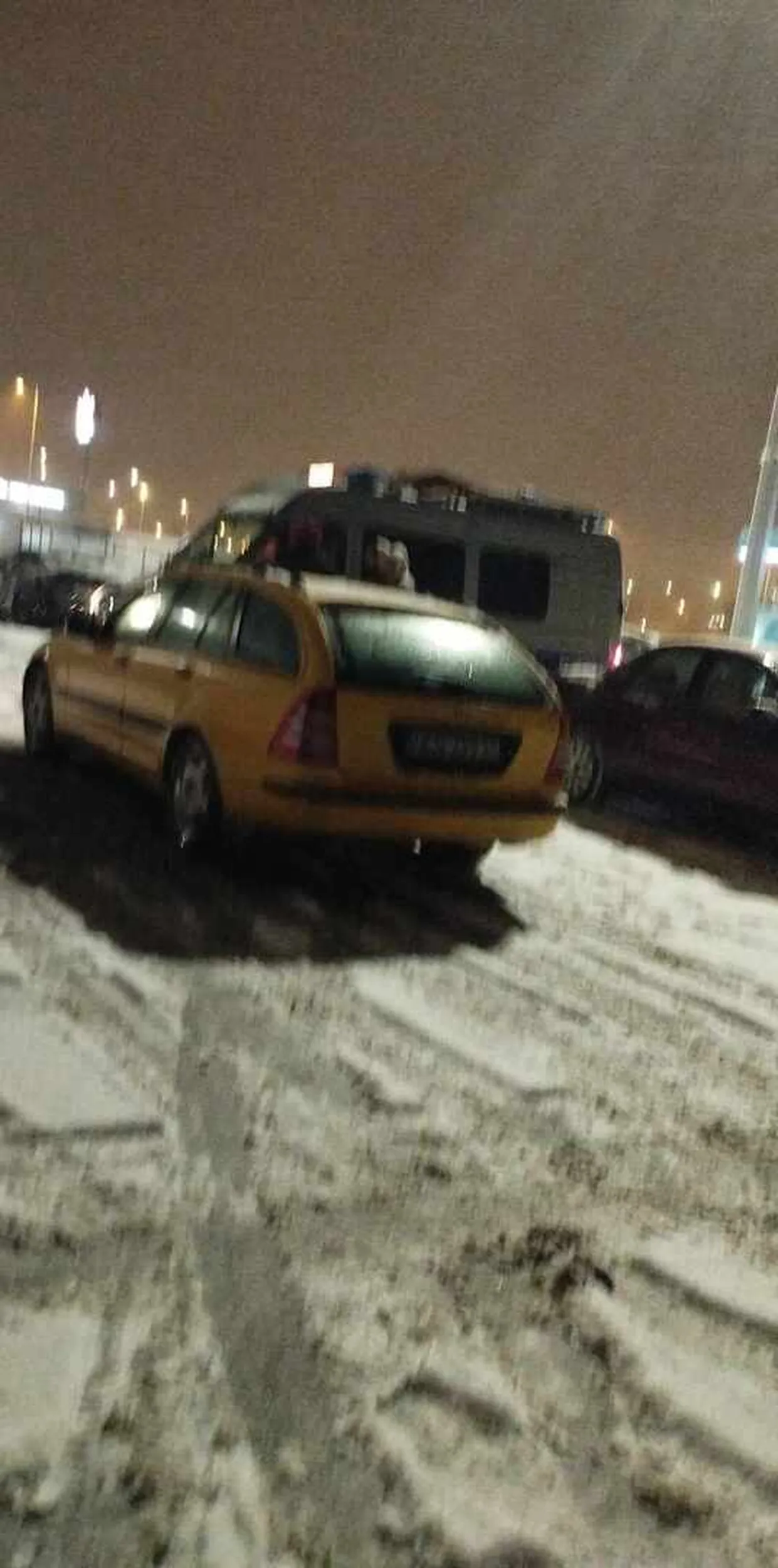 Lata bokiem koło myjni na auchan na osowej utrudnia ludziom życie i biznes zero tolerancji do zobaczenia ponownie