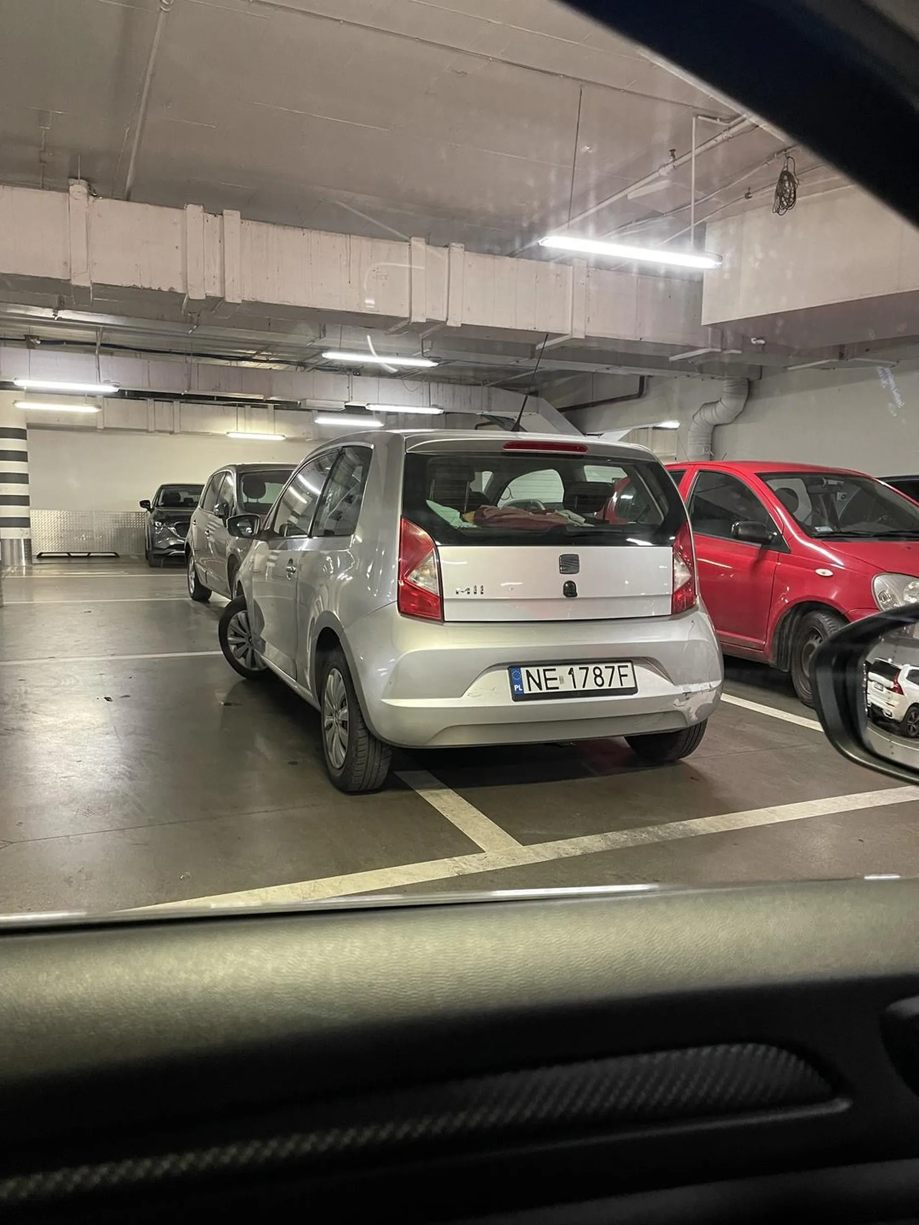 Z tych wioch powinni mieć wizy żeby wjechać do dużego miasta i oczywiście stereotyp im mniejszym samochodem tym większy głąb za kierownicą