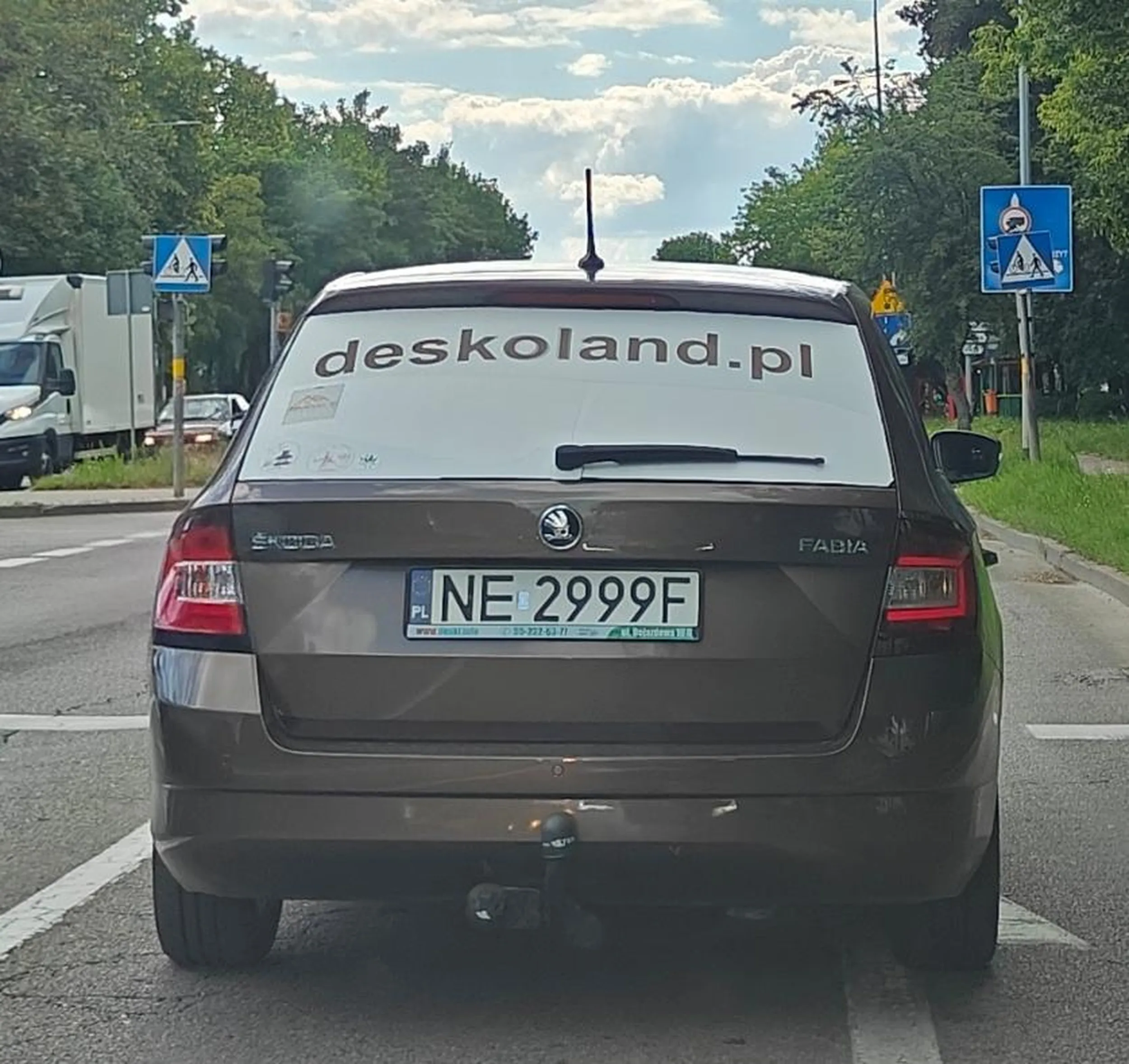 Szalony kierowca, bardzo się gdzieś śpieszył.