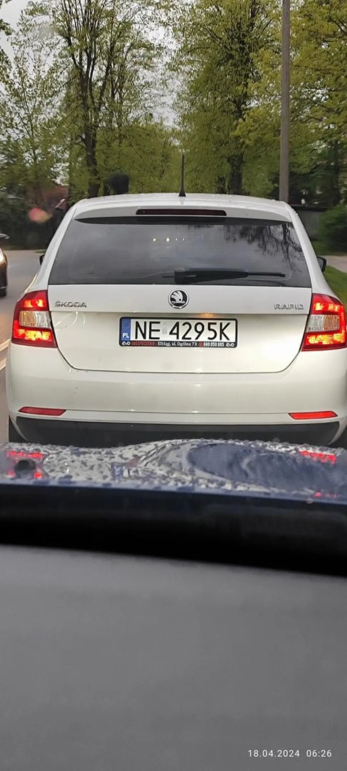 Młoda kobieta zero wyobraźni zajeżdża drogę dzięki szybkiej reakcji męża uniknęliśmy zderzenia. Zatrzymaliśmy tą panią to nawet nie wiedziała co się stało. Także przestrzegam Elbląg i okolice.