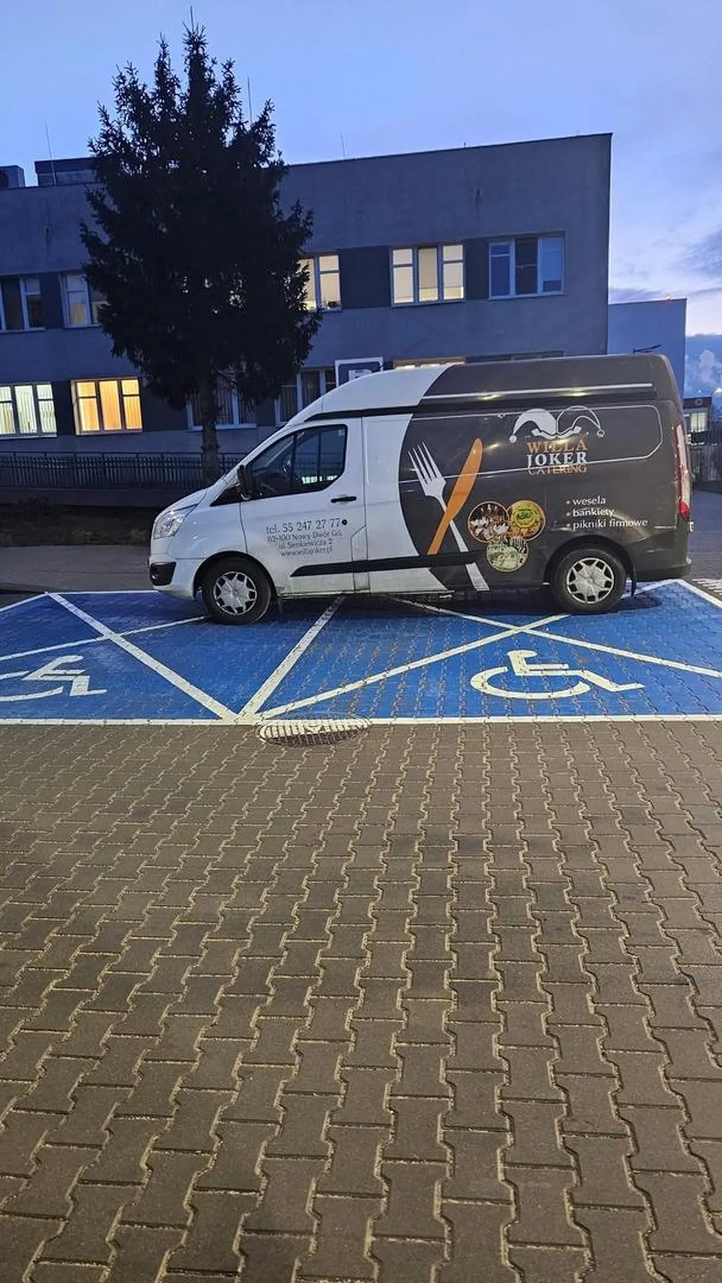 Parkowanie pod szpitalem https://www.facebook.com/share/p/1D2a8VcsdA/