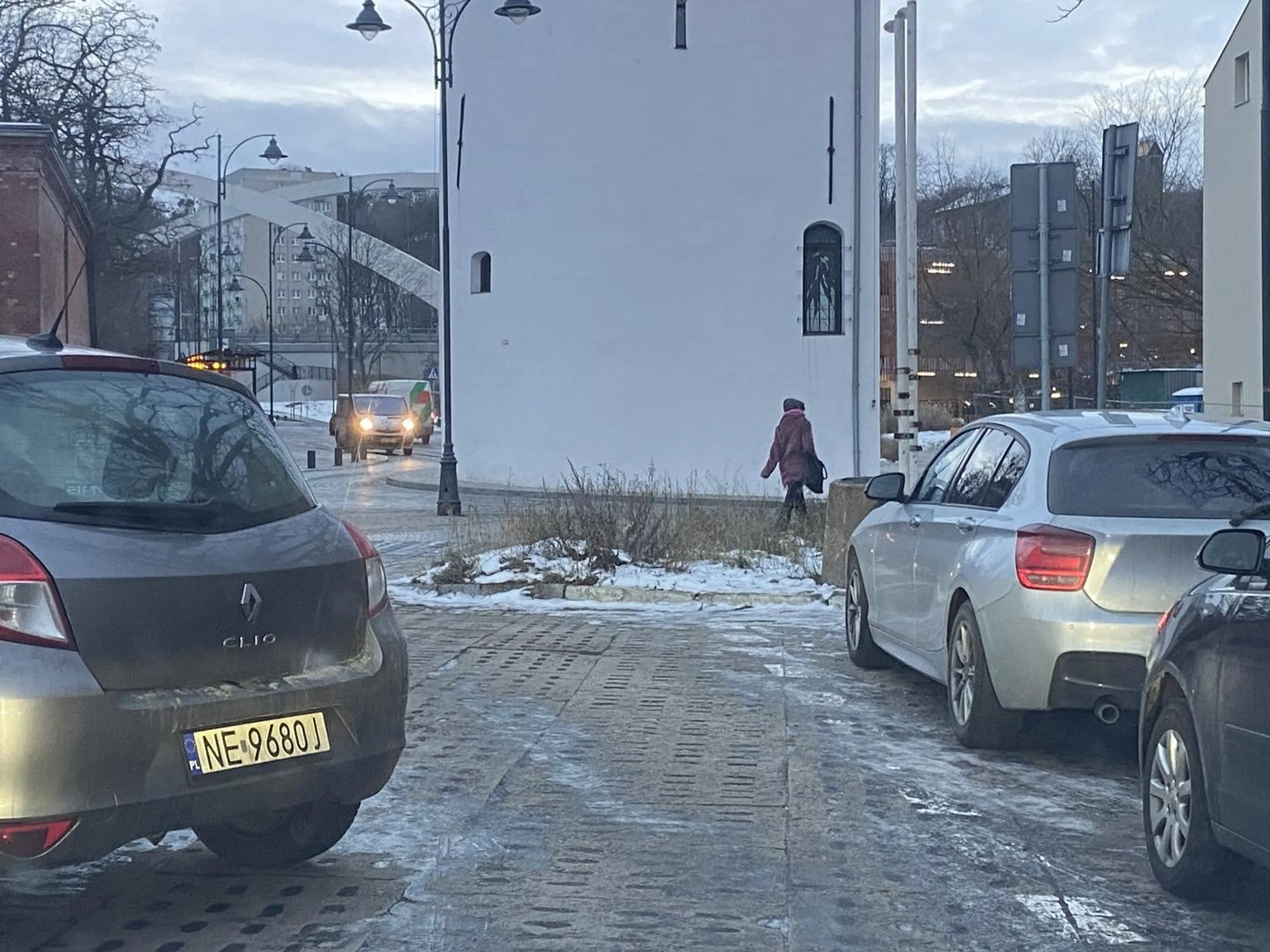 Zastawiasz wyjazd z parkingu!