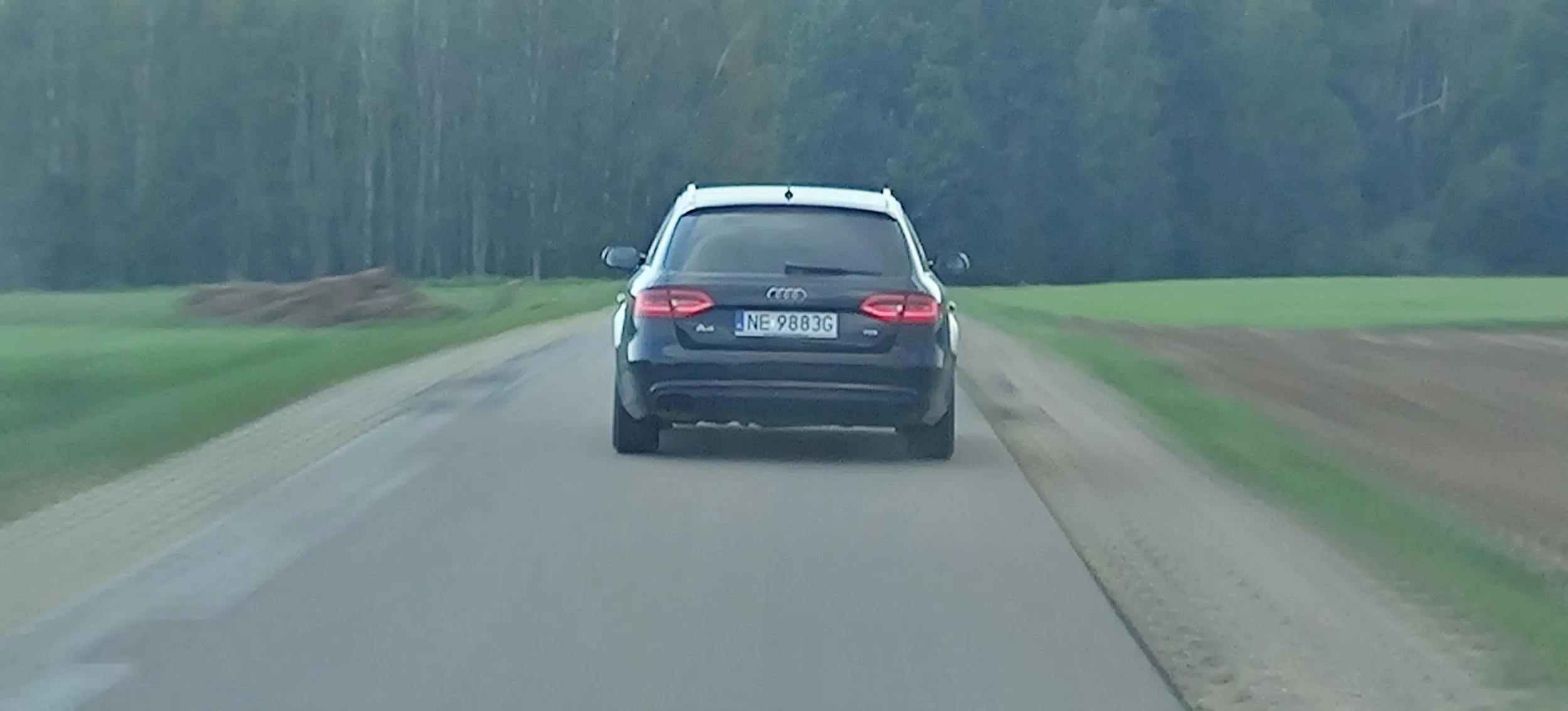 Chłopak się gubi strasznie, nie używa kierunkowskazów