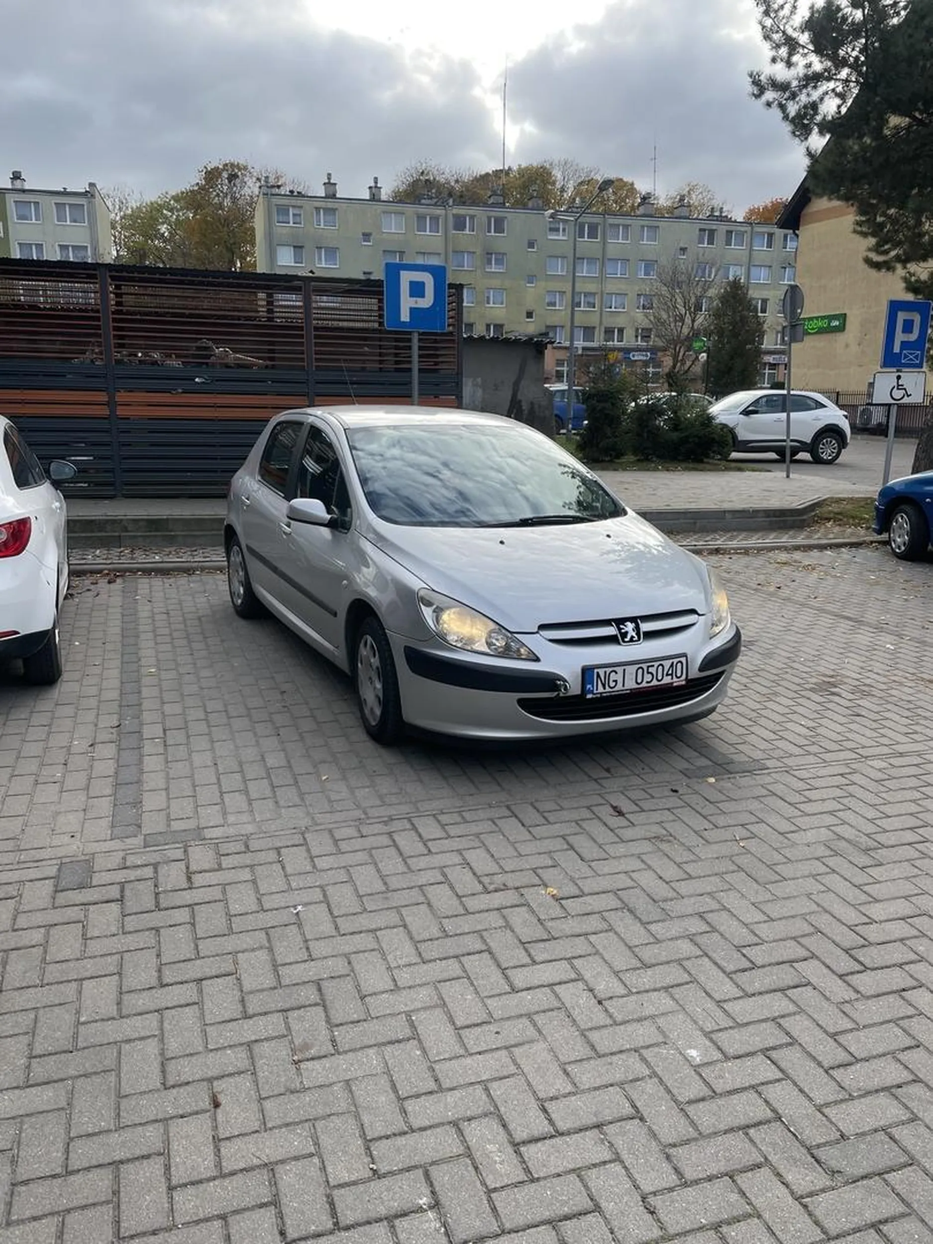 Kolejny incydent z parkowania tej persony