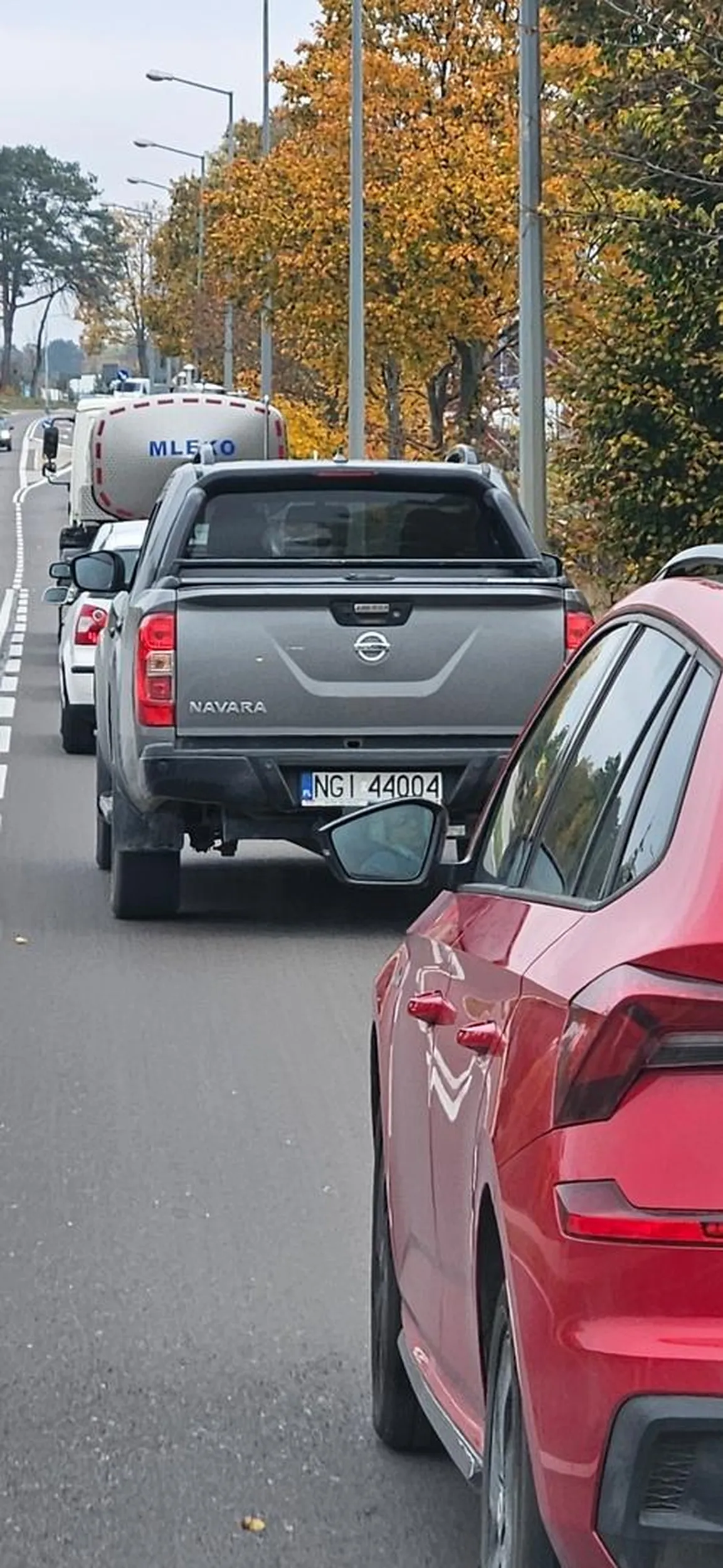 Gratulacje . Prawie potrąciłeś pieszego chwile wcześniej.  Wyprzedanie na pasach+podwójna ciągła+ prawie potrącenie. Gdzie robiłeś prawko? Na basenie?