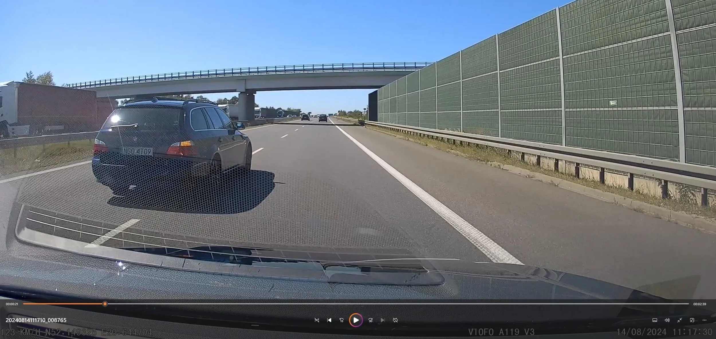 zdjęcie NGO4T09 , prędkość z GPS na dole