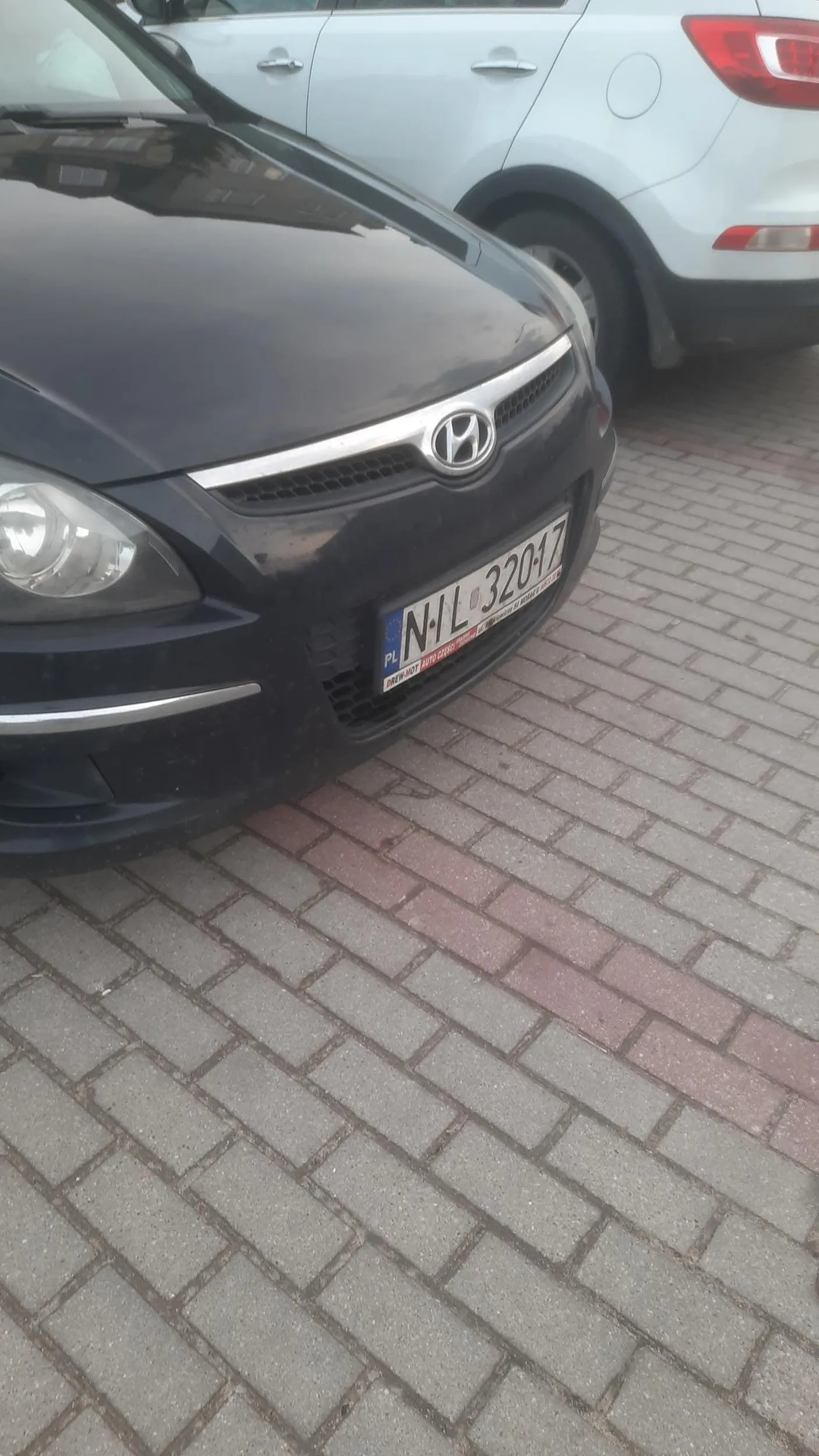 Źle parkuje.