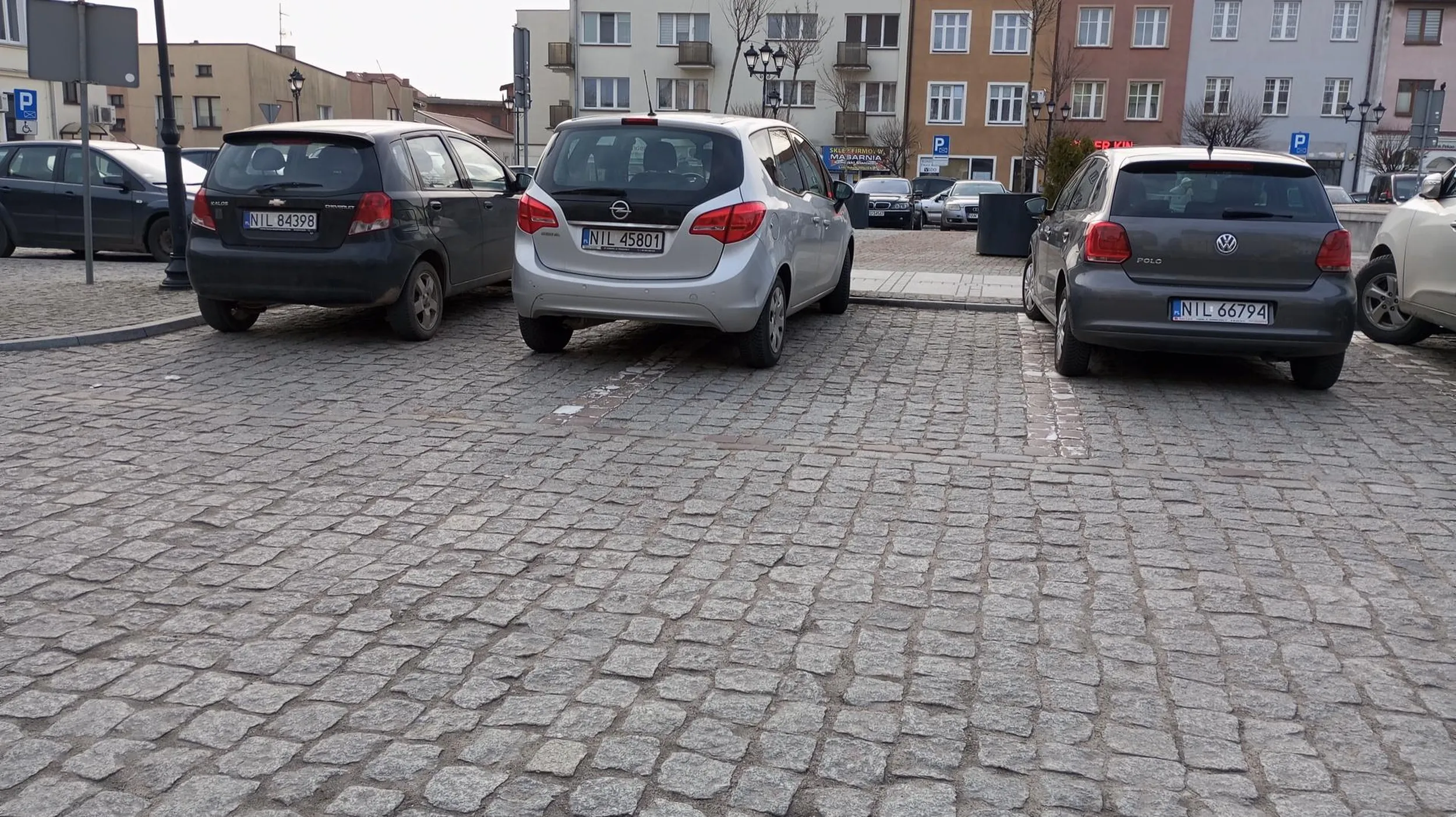 Parkuje jak widać. Prawo jazdy znalezione w czipsach