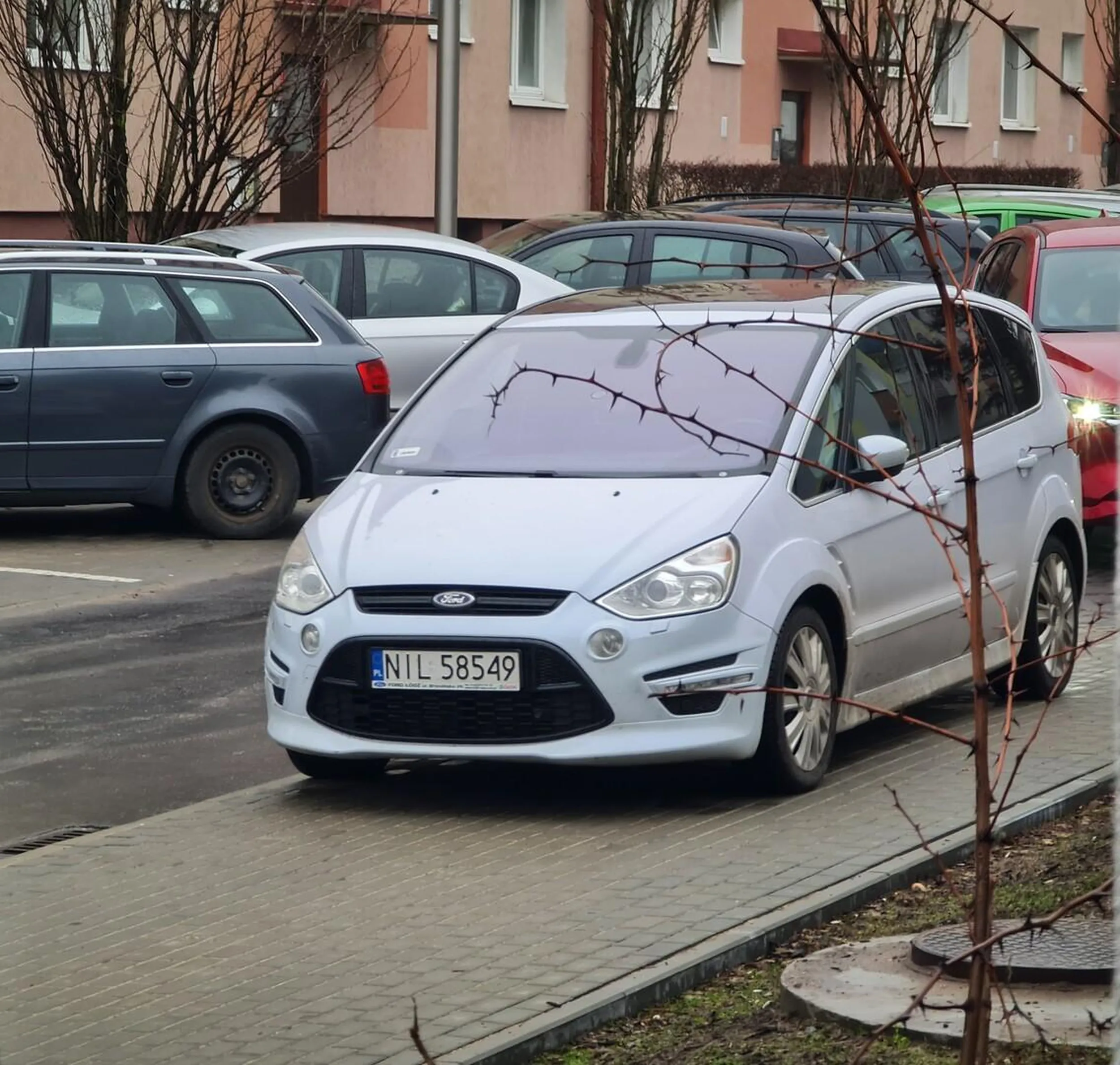 To samo miejsce, kilka miesięcy później i to samo zachowanie. Słoma z butów wystaje, zero refleksji i myśli o innych. Nie polecam