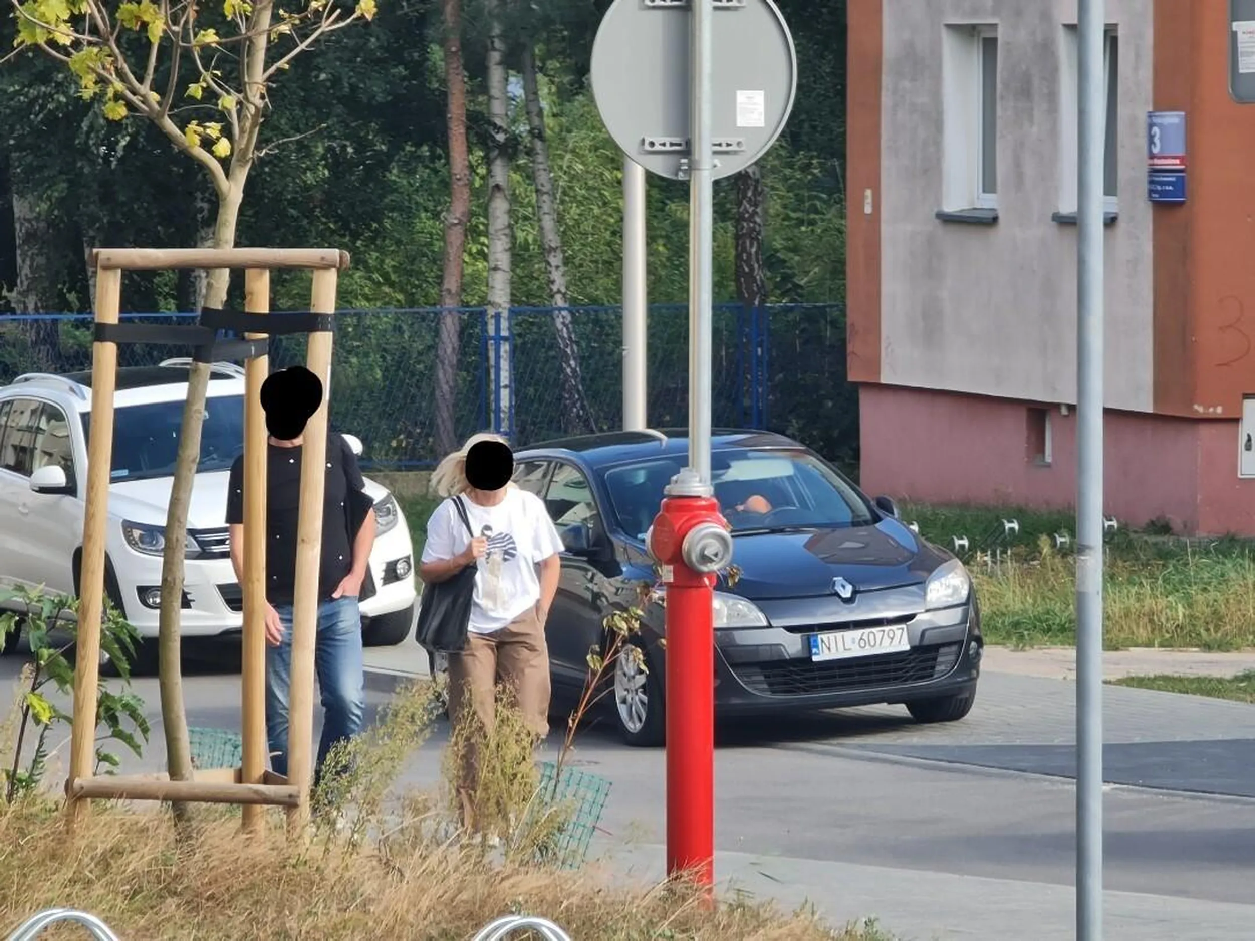 Zlot osób chorych umysłowo, jak widać na zdjęciu. Zgłaszać, piętnować i może się nauczą.