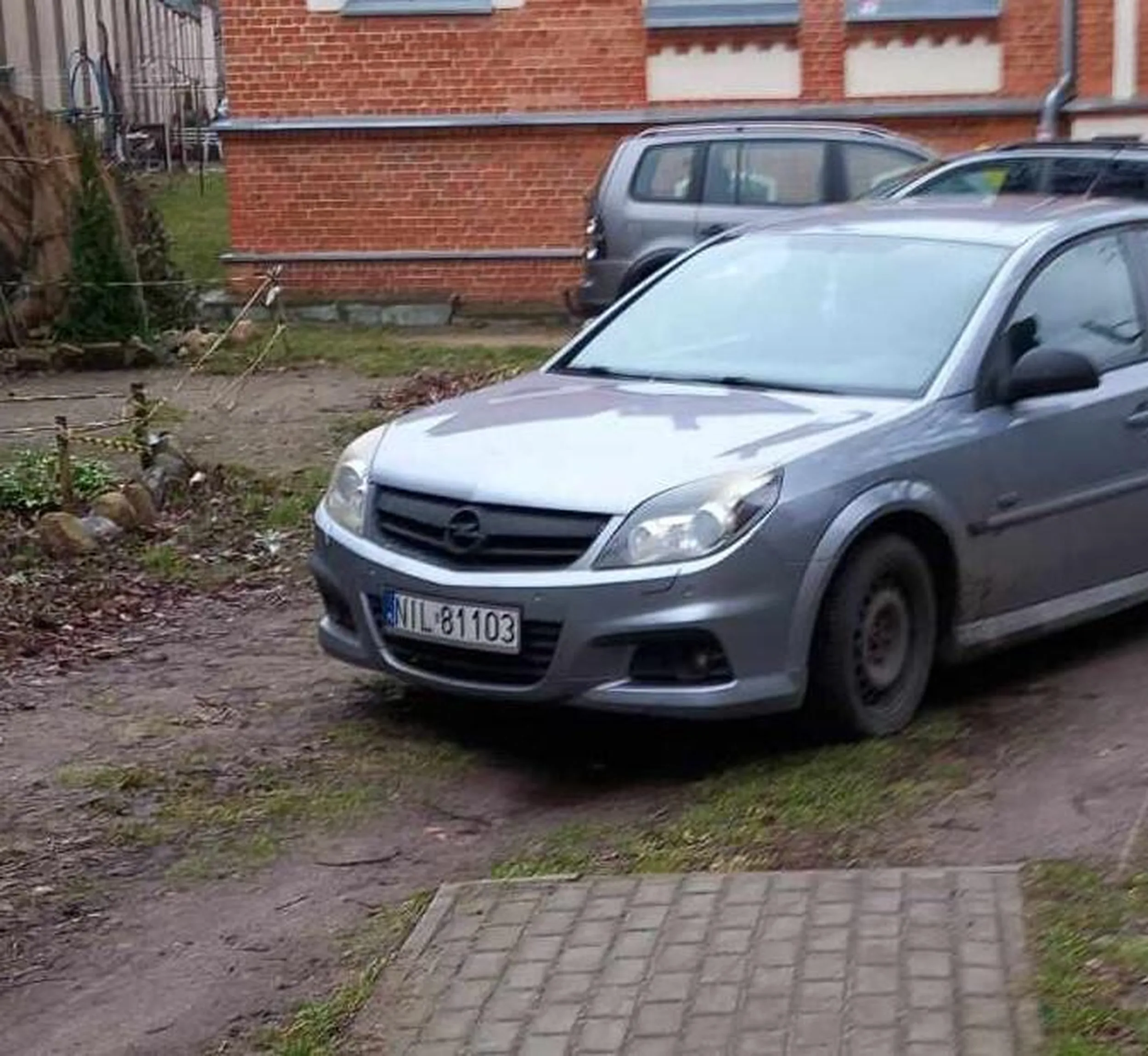 Niema jak to zostawić auto na środku drogi Prawo Jazdy pewnie w chipsach było