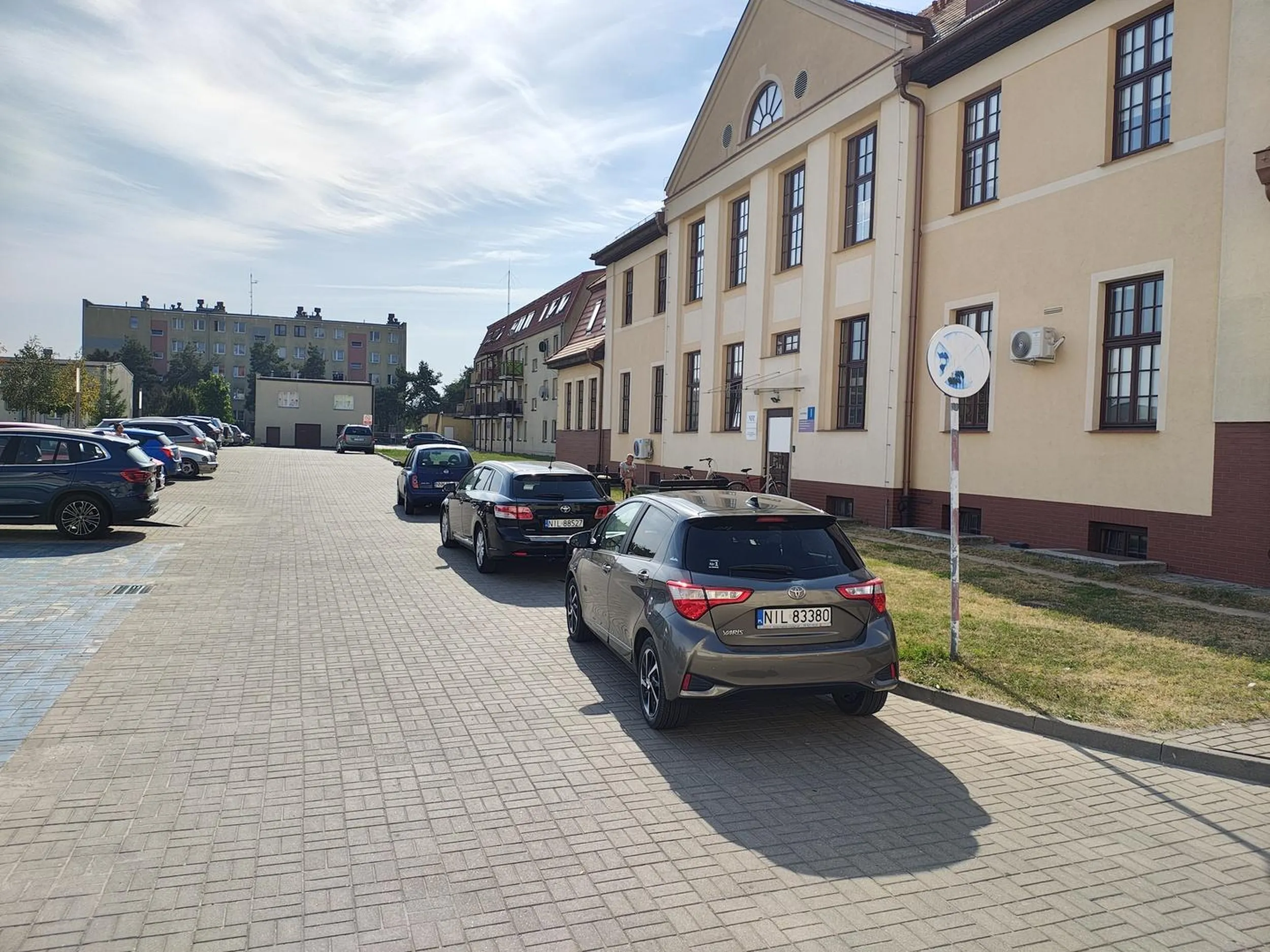 kolejny inteligent blokuje wjazd