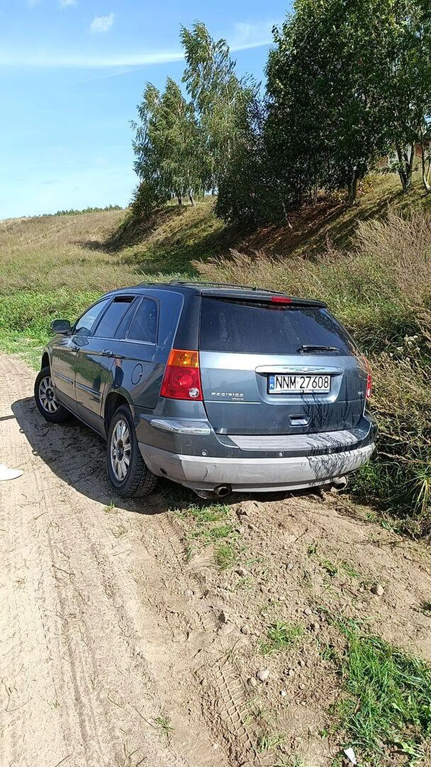 Chciał podriftować i wpadł do rowu
