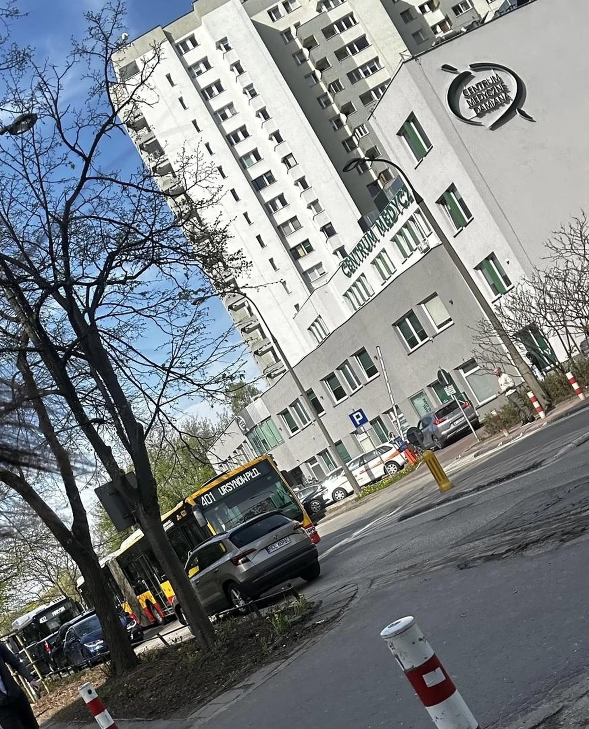 Szczyt wszelkich granic!! Zaparkował na pasach z wysepką i zniknął a od kilkudziesięciu minut korek do samego skrzyżowania na alei lotników!