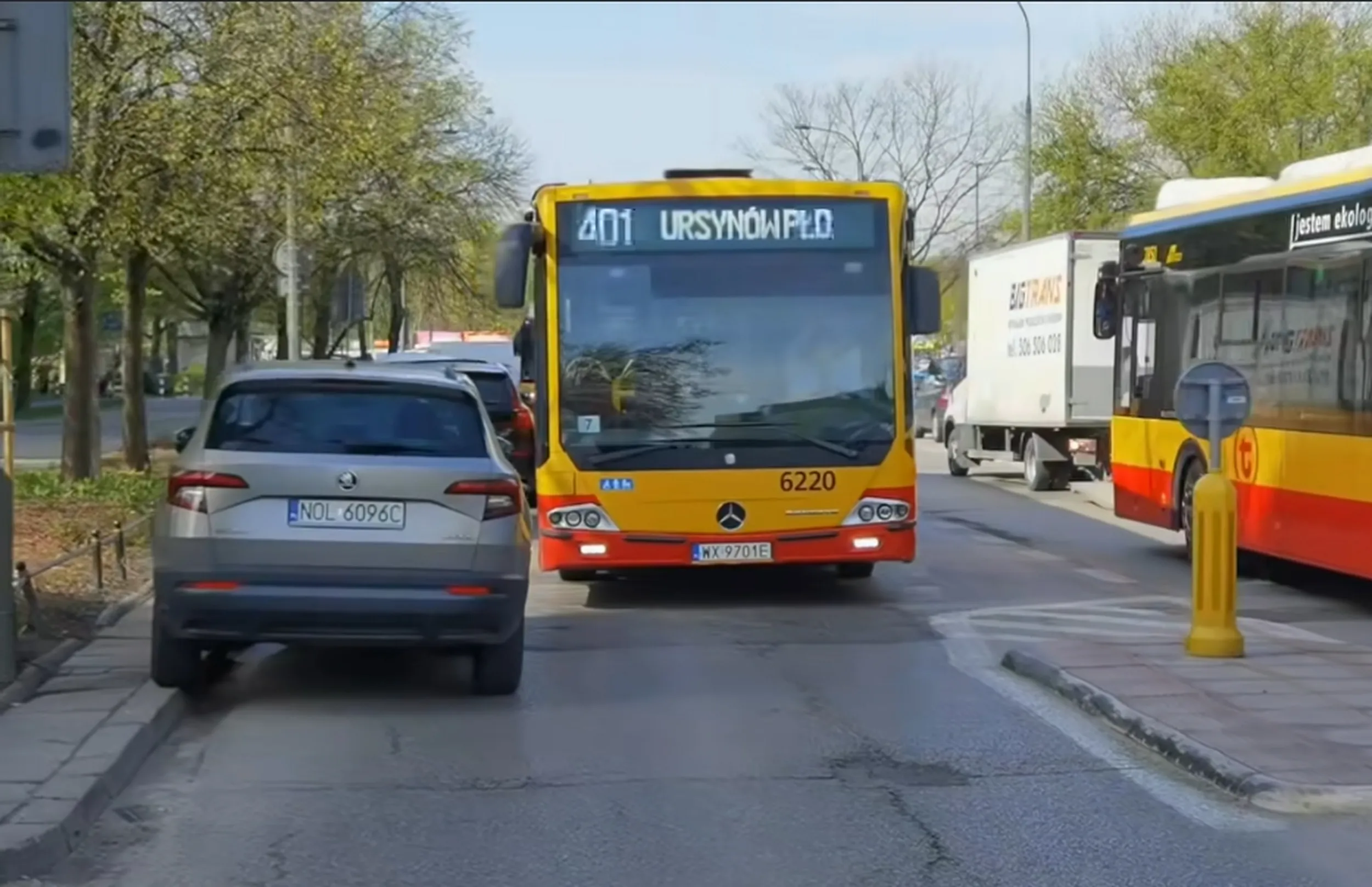 Przyjedzie wiśniak z powiatu olsztyńskiego do Warszawy i nie ogarnia dróg innych niż polne! Człowiek wyjedzie z wsi zawsze wieś z człowieka znigdy!