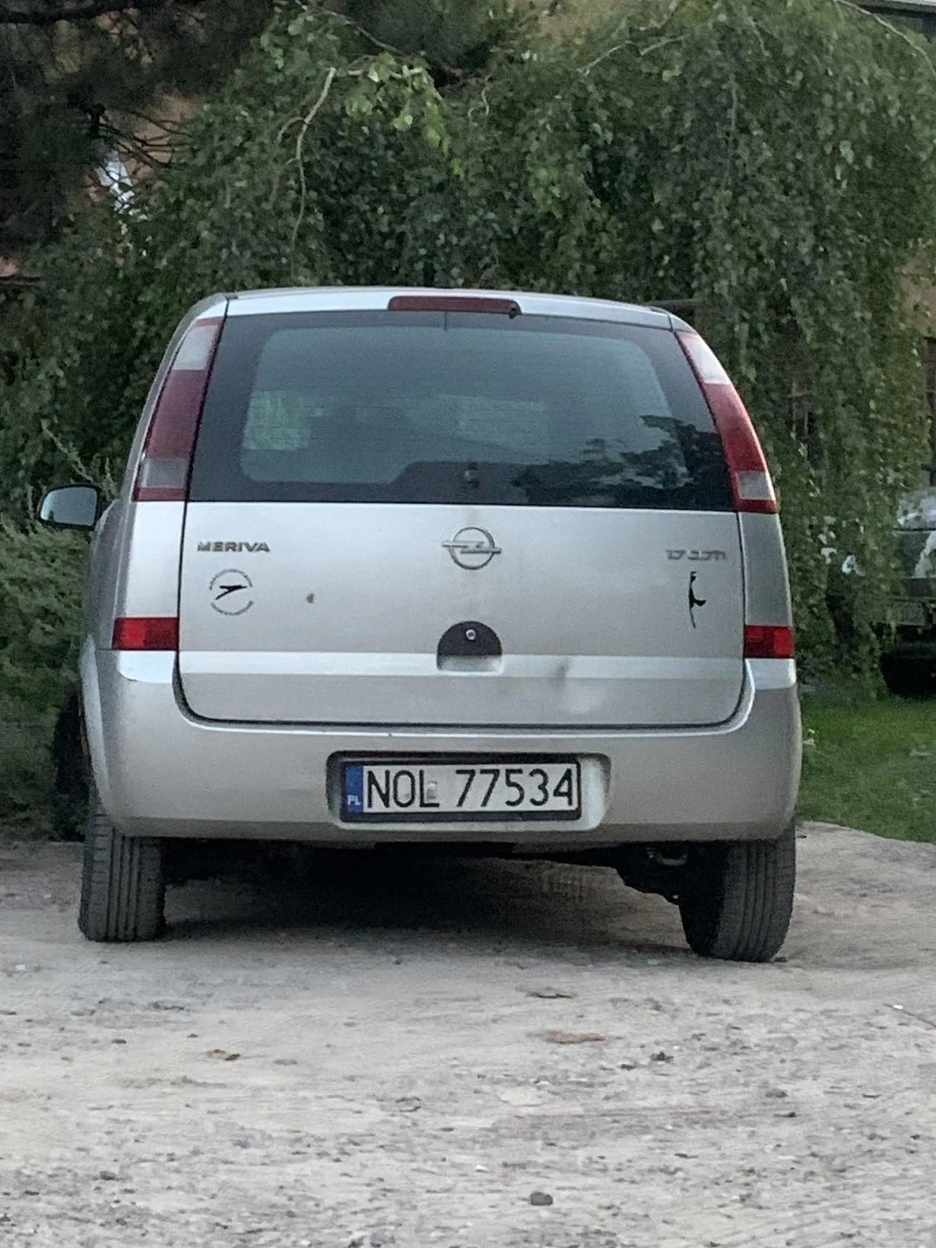 Pijak i tyle prawie by ludzi rozjechał na pasach bo się panu spieszy, Potem się rzuca do ludzi i grozi że ich zabije. Uwaga na pajaca który jeździ po szczytnie i okolicach