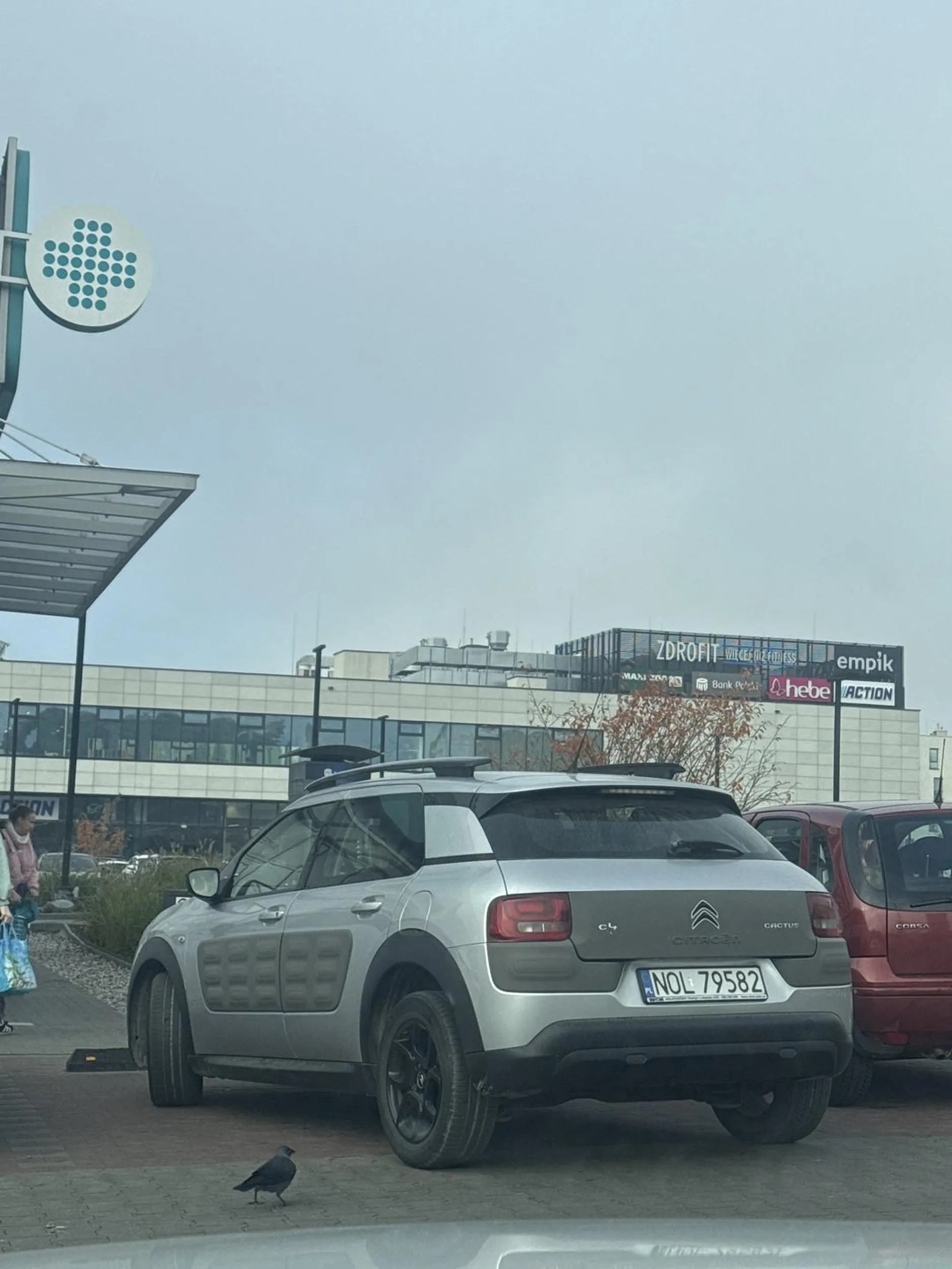 Umiejętności parkowania nieziemskie ale czego spodziewać się po blondynce …