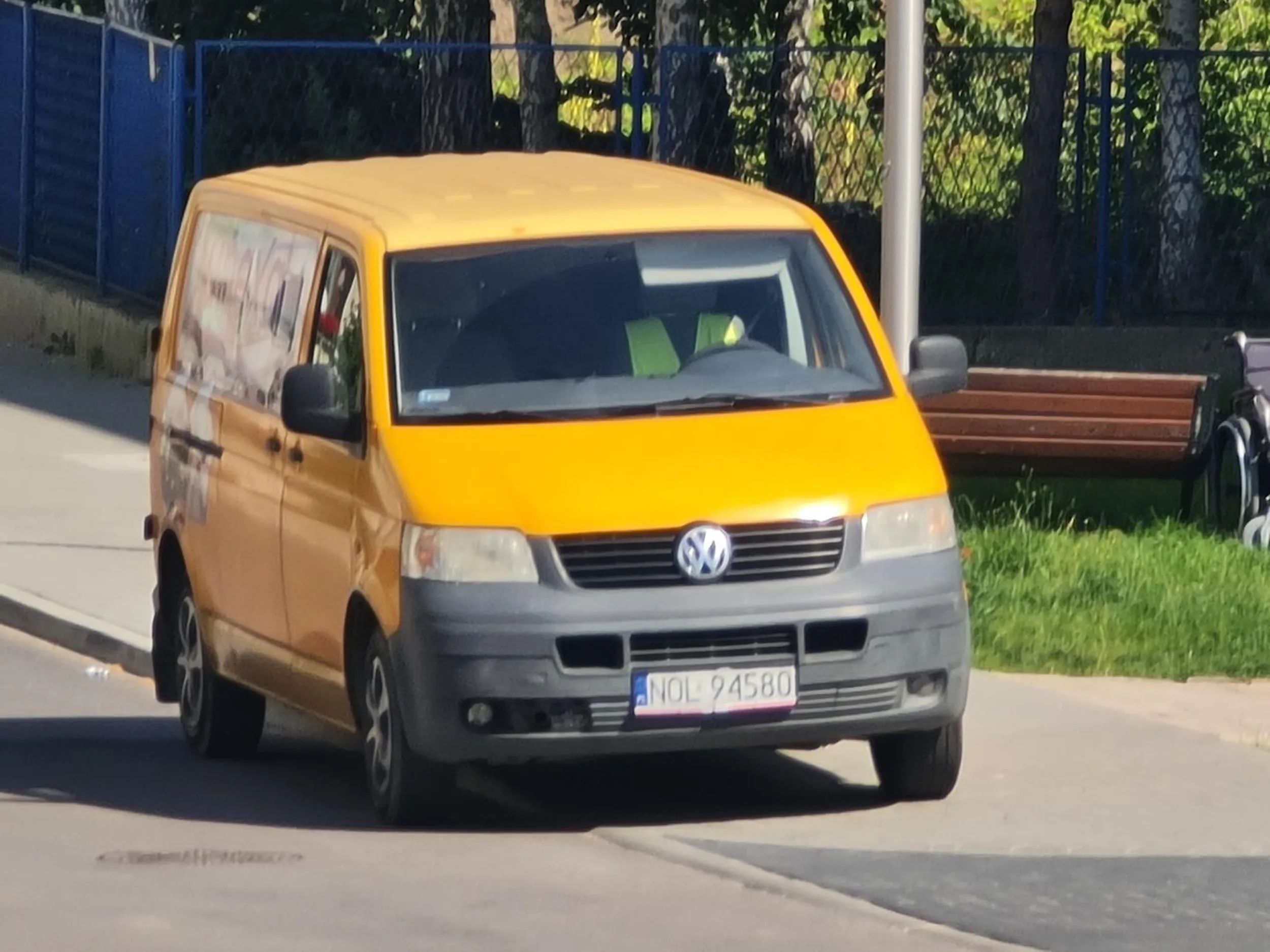 No i kolejne zdjęcie do katalogu. Czy taki człowiek powinien być wogóle dopuszczony do prowadzenia czegokolwiek?