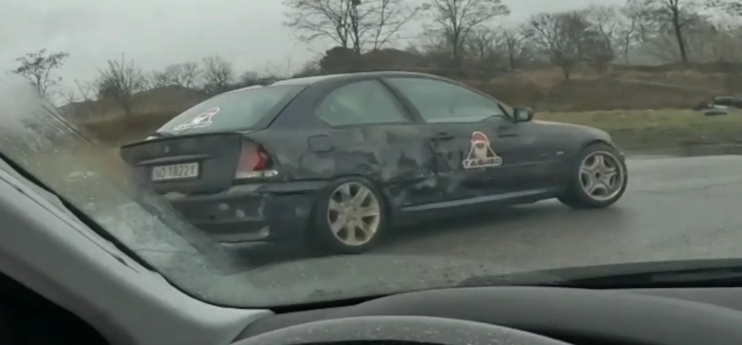 Wjeżdza w innych ludzi i ucieka. Nie polecam.