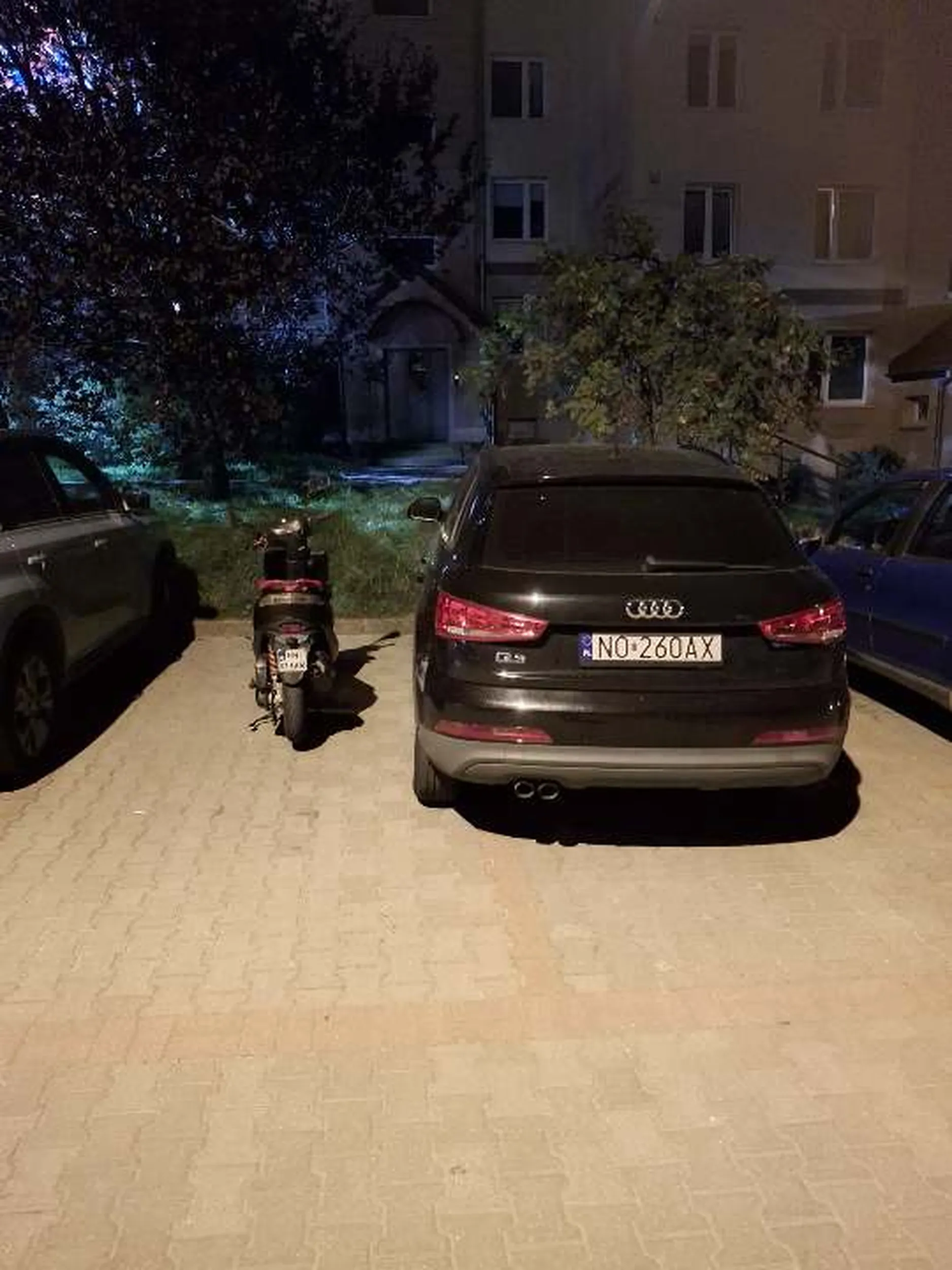 Pajac staje na 2 miejscach