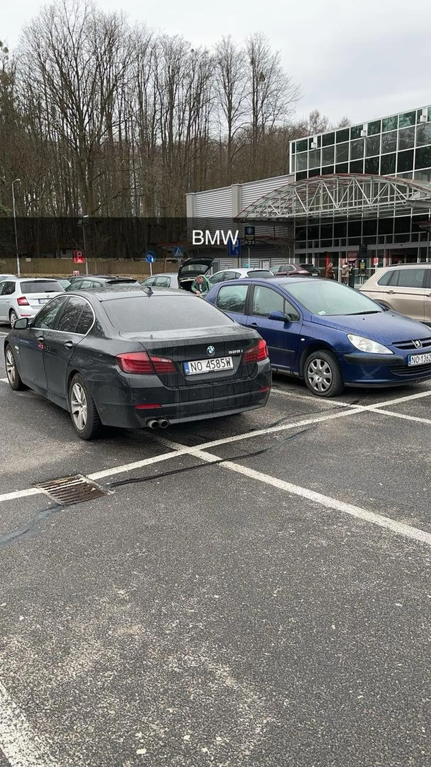 Kierowca ma bardzo dobre umiejętności parkowania