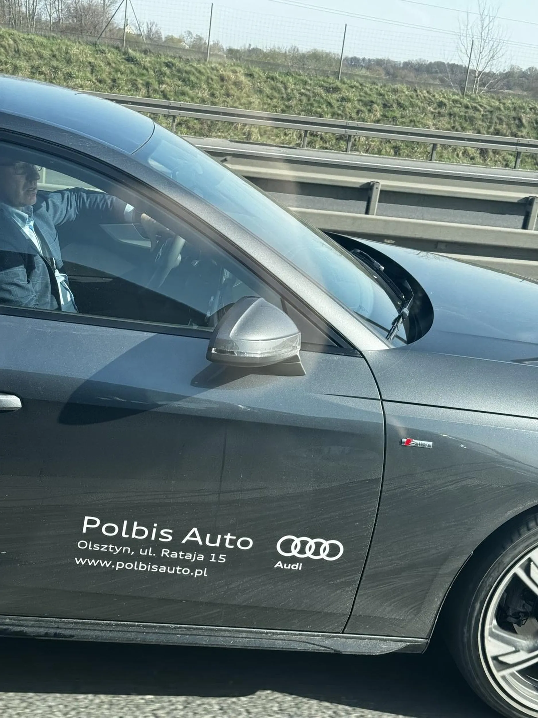 Mistrzuniu lewy pas do wyprzedzania