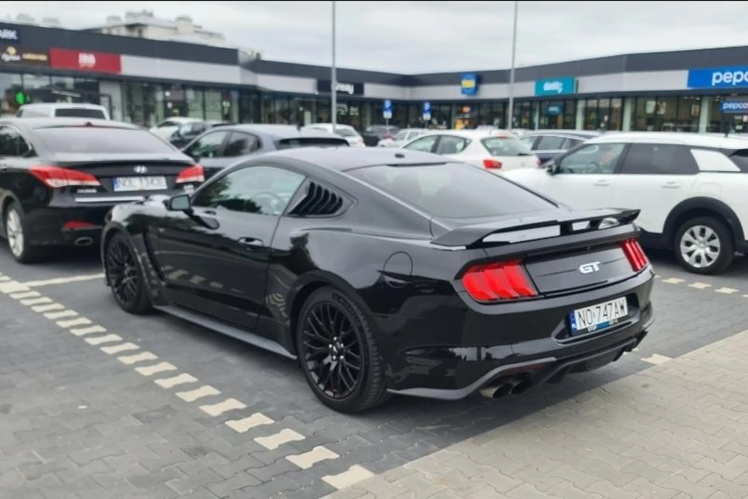 Extra gość! Synek mógł usiąść za sterami auta, przygazować, pogadaliśmy, fotki zrobiliśmy, jedno marzenie dziecko z głowy. Dzięki ?