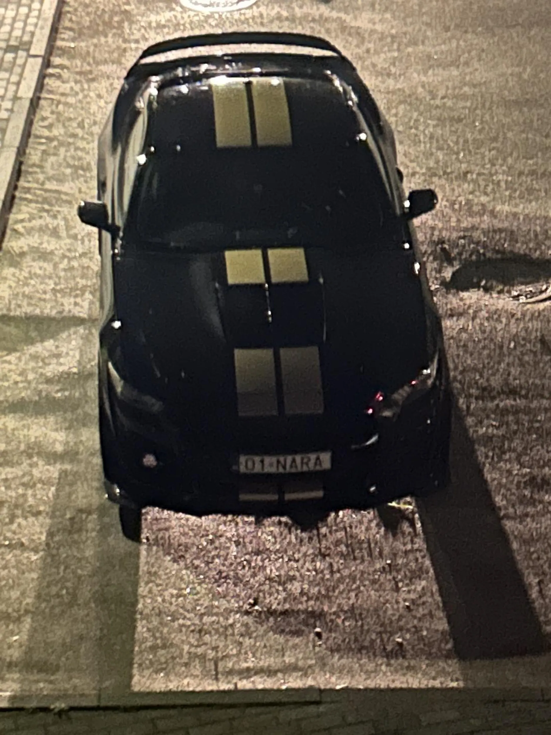 Mustang fajny, felg pewnie nie chce zarysować to parkowanie zrozumiałe