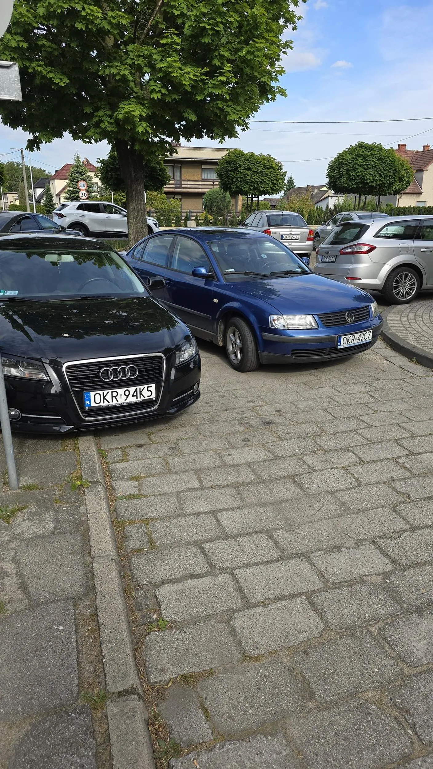 Prawo jazdy do zabrania. Kolego, jakby się w budynku palilo to nie dość że płacisz kare grubą to straz ci robi zlom z tego samochodu, zresztą już jest złomem