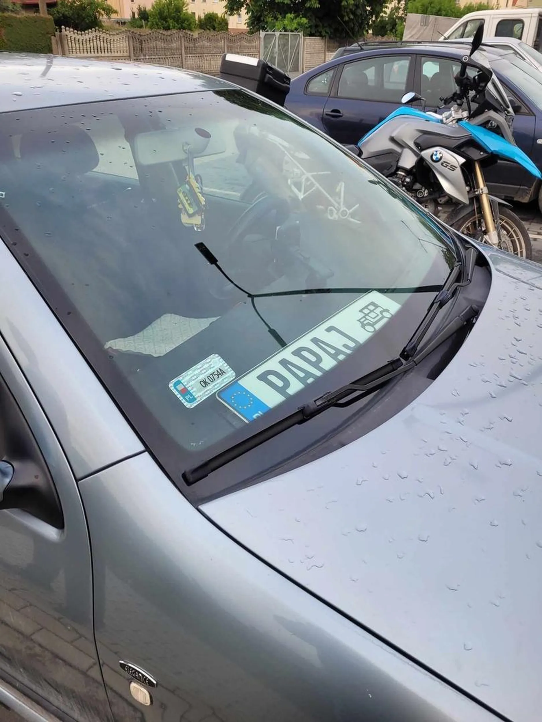 przecież to auto ojca świętego!