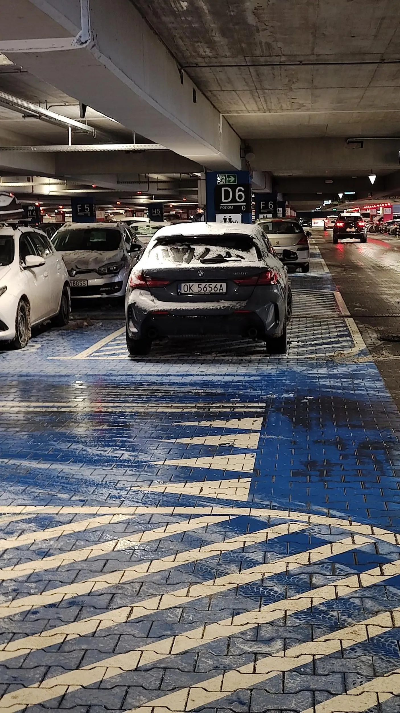 Parkowanie na powierzchni wyłączonej z ruchu.