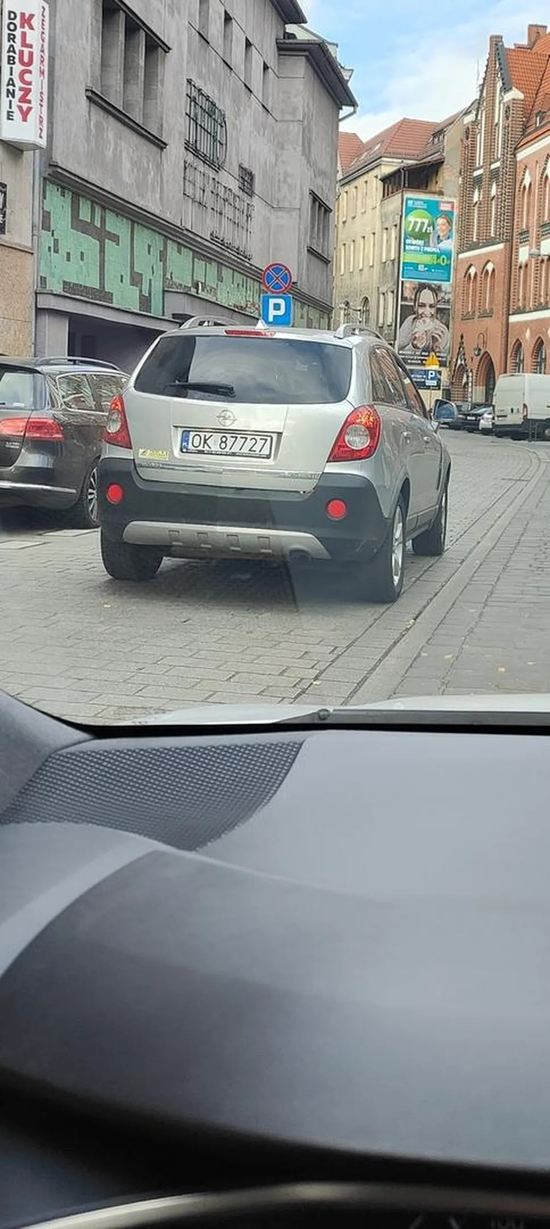 Patrz na znaki łysy kurwiu