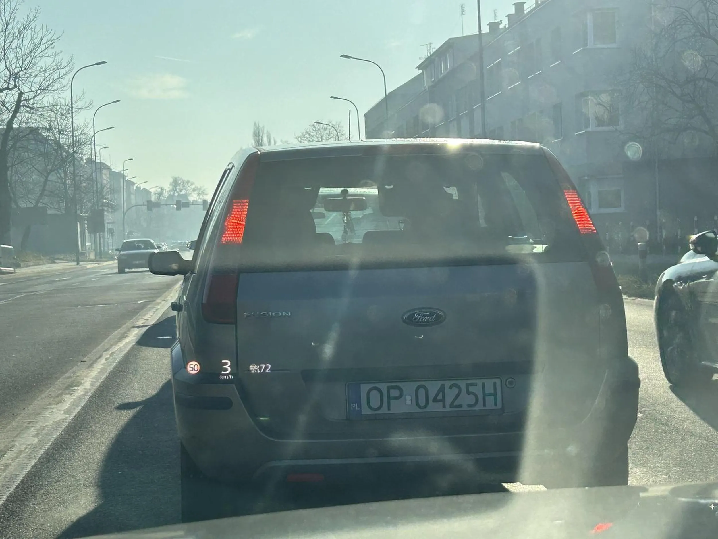 Zajeżdża niebezpiecznie drogę, nie stosuje się do przepisów.