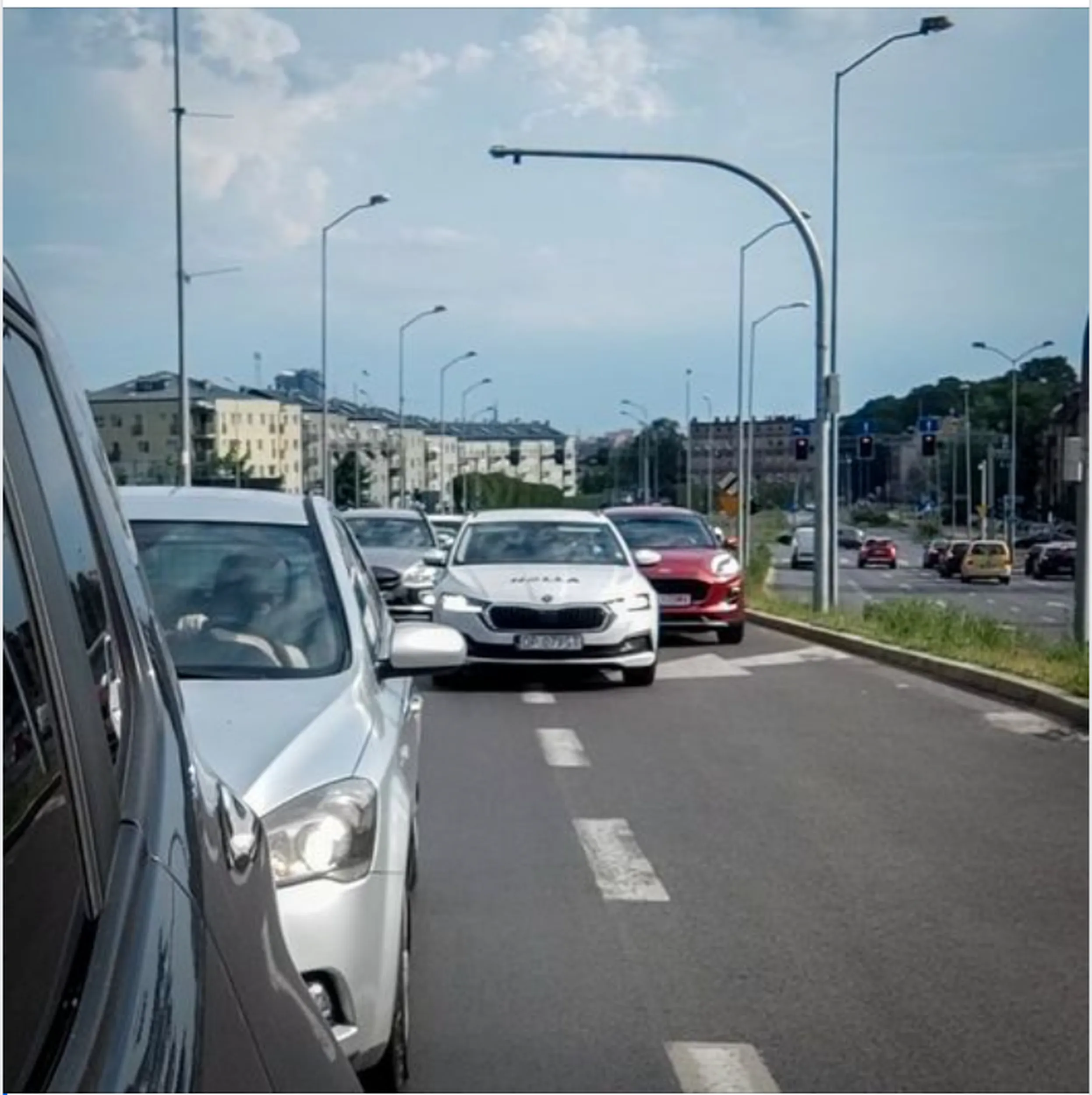 Brawo dla pracownika firmy Hella za pokazywanie jak nie poruszać się po ulicach Szczecina.