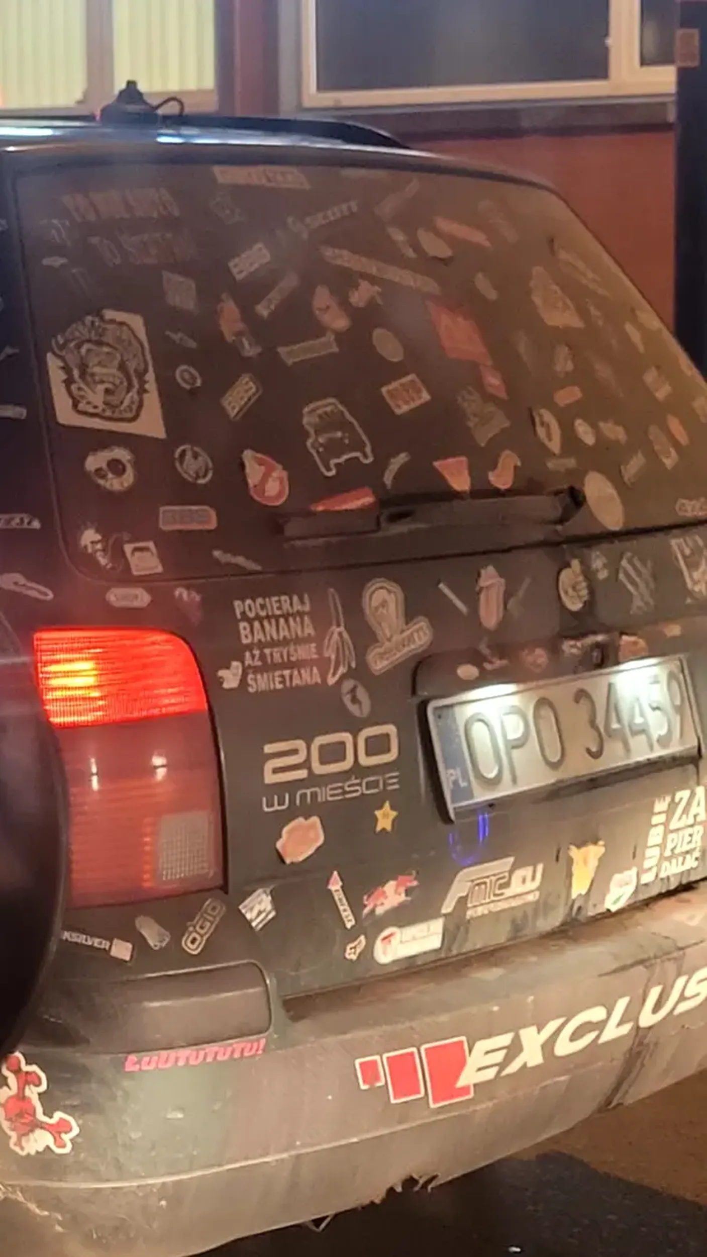 Gdy zapytałem o naklejkę kierowca rzucił się w moim kierunku z otwartym rozporkiem i czymś co wyglądało jak banan wystające z rozporka