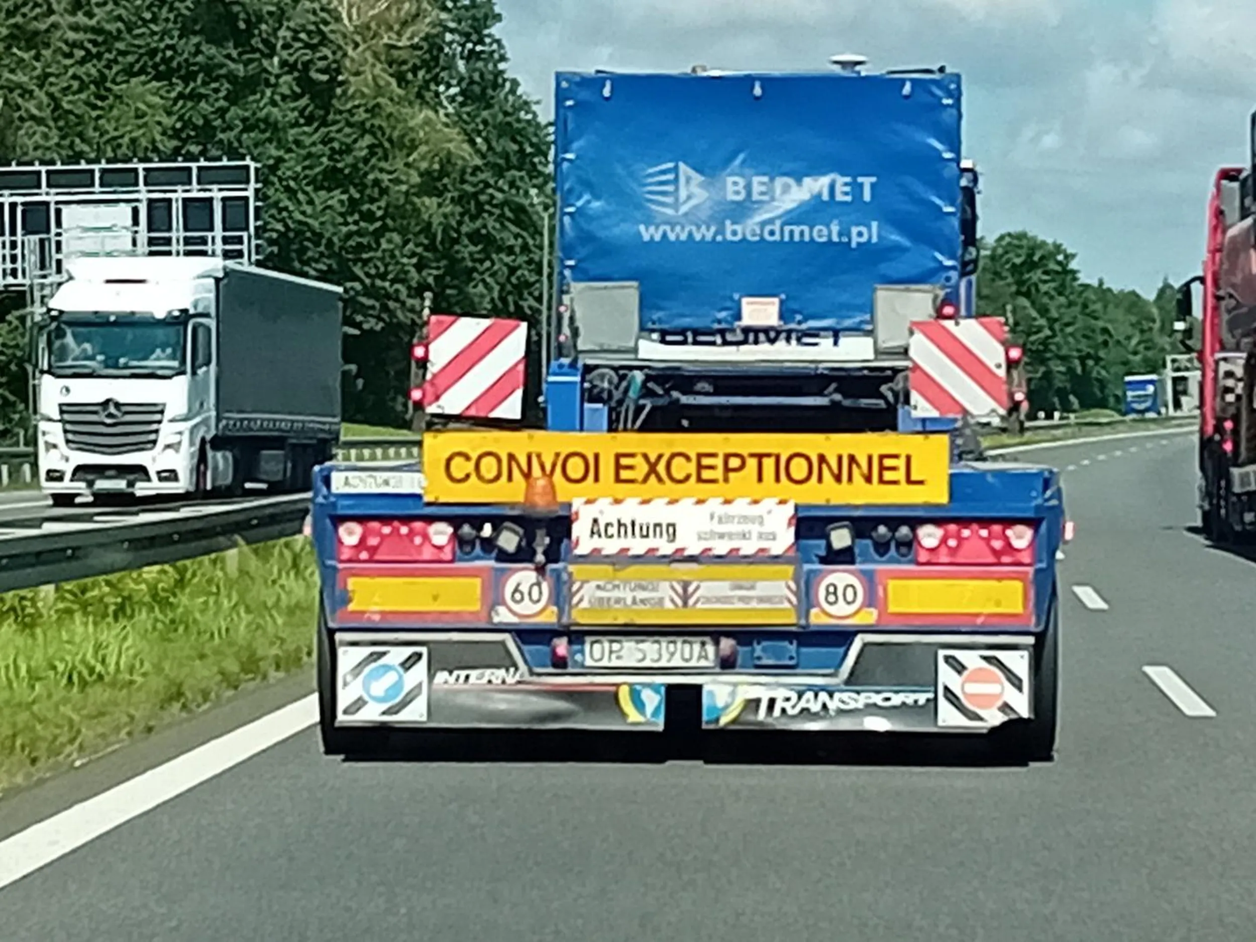 Wyprzedza inne tiry nie da się jechać bo jest za ciężki