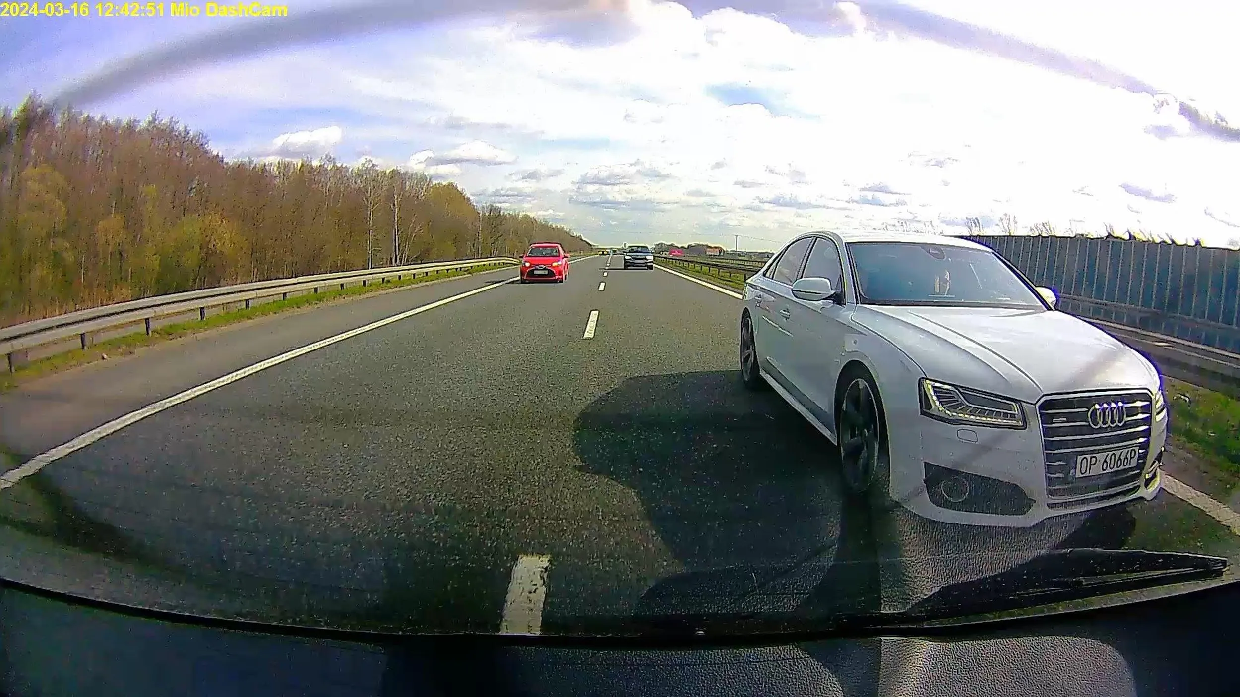 Tylko czekać aż komuś wjedzie w dupę na autostradzie i zabije kogoś jak ten pod Łodzią