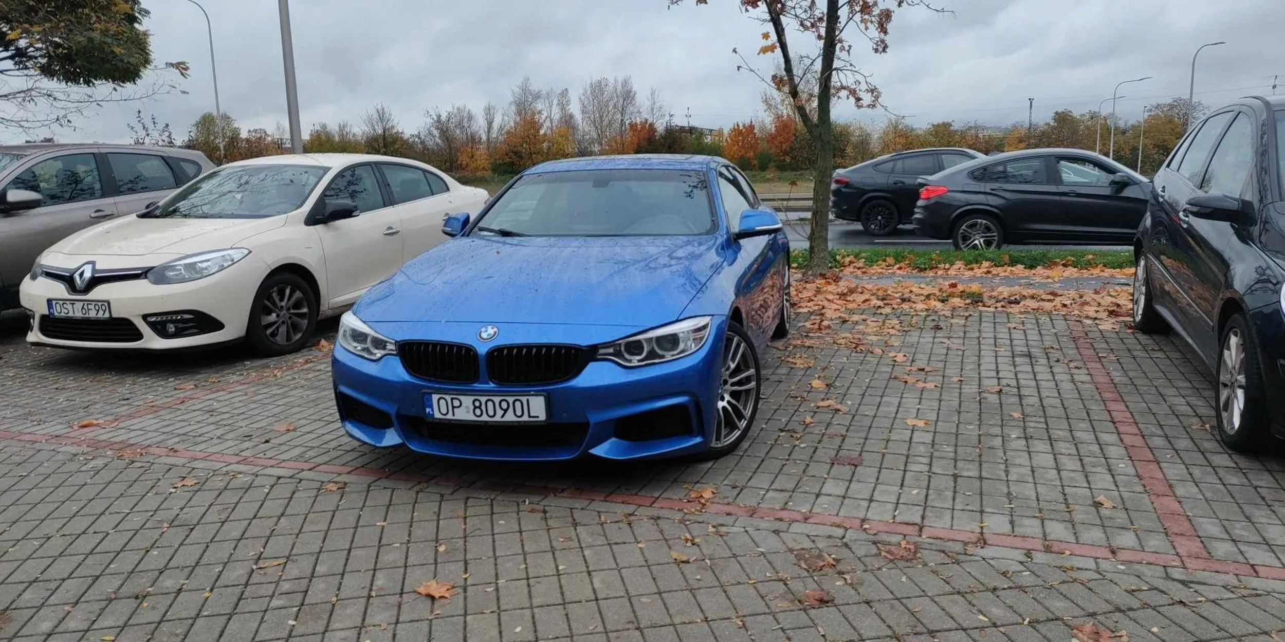 Zajmowanie dwóch miejsc parkingowych na uczelni deugi dzien z rzedu, trzeba na dodatkowe kursy parkowania się wybrać