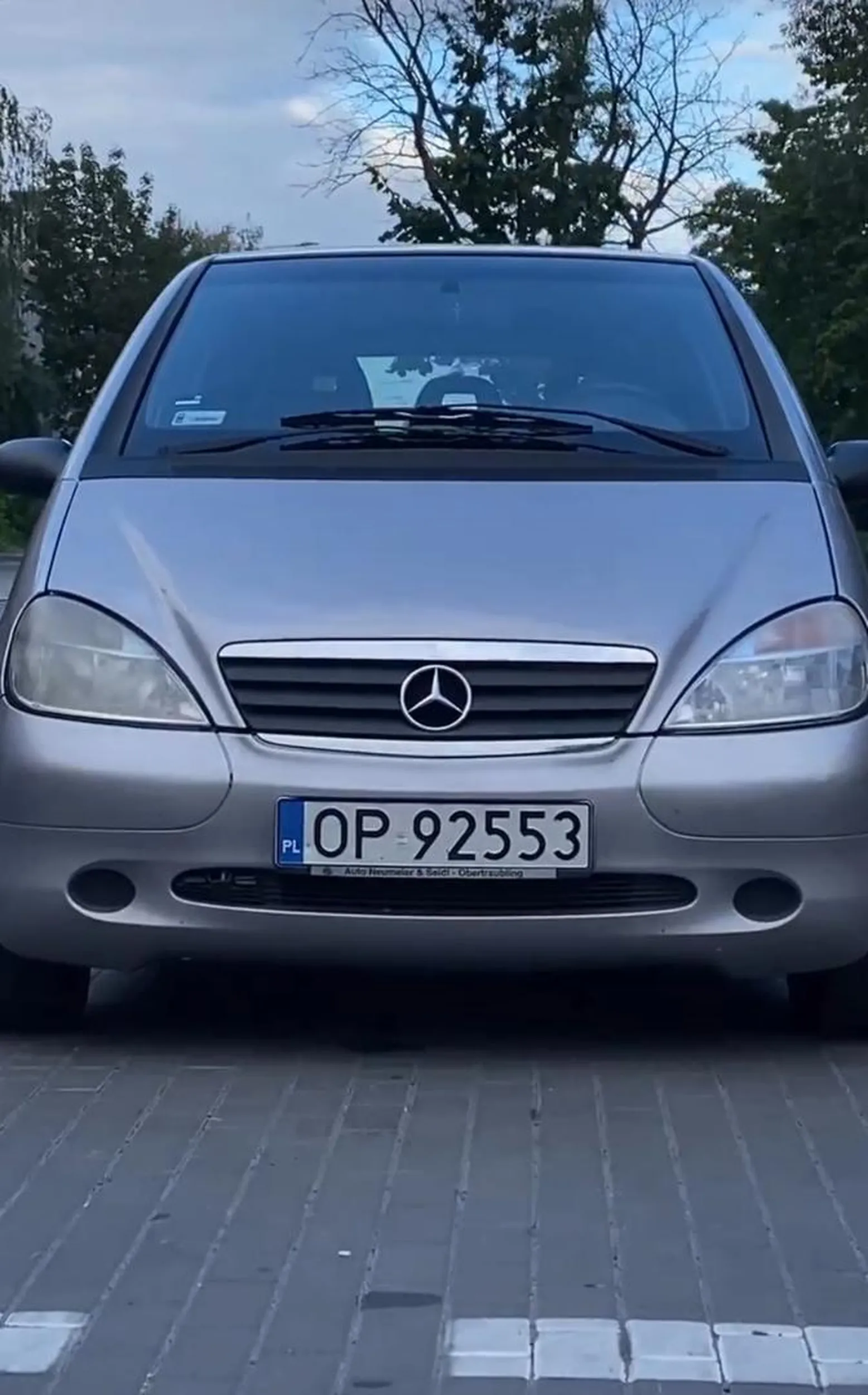 Jeżdżą tym samochodem po Opolu i zaczepiają małe dzieci. Ostatnio widziano ich na Śląsku jak we dwóch próbowali wciągnąć małą dziewczynkę ale gdyby nie reakcja przechodnia to by im się udało . Sprawa zgłoszona, prawdopodobnie jest to dwóch Ukraińców