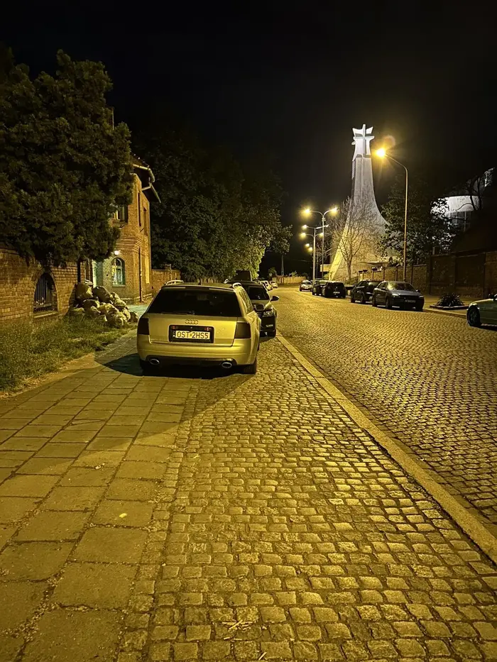 Naucz się parkować 4 zera na masce a 5 za kierownicą