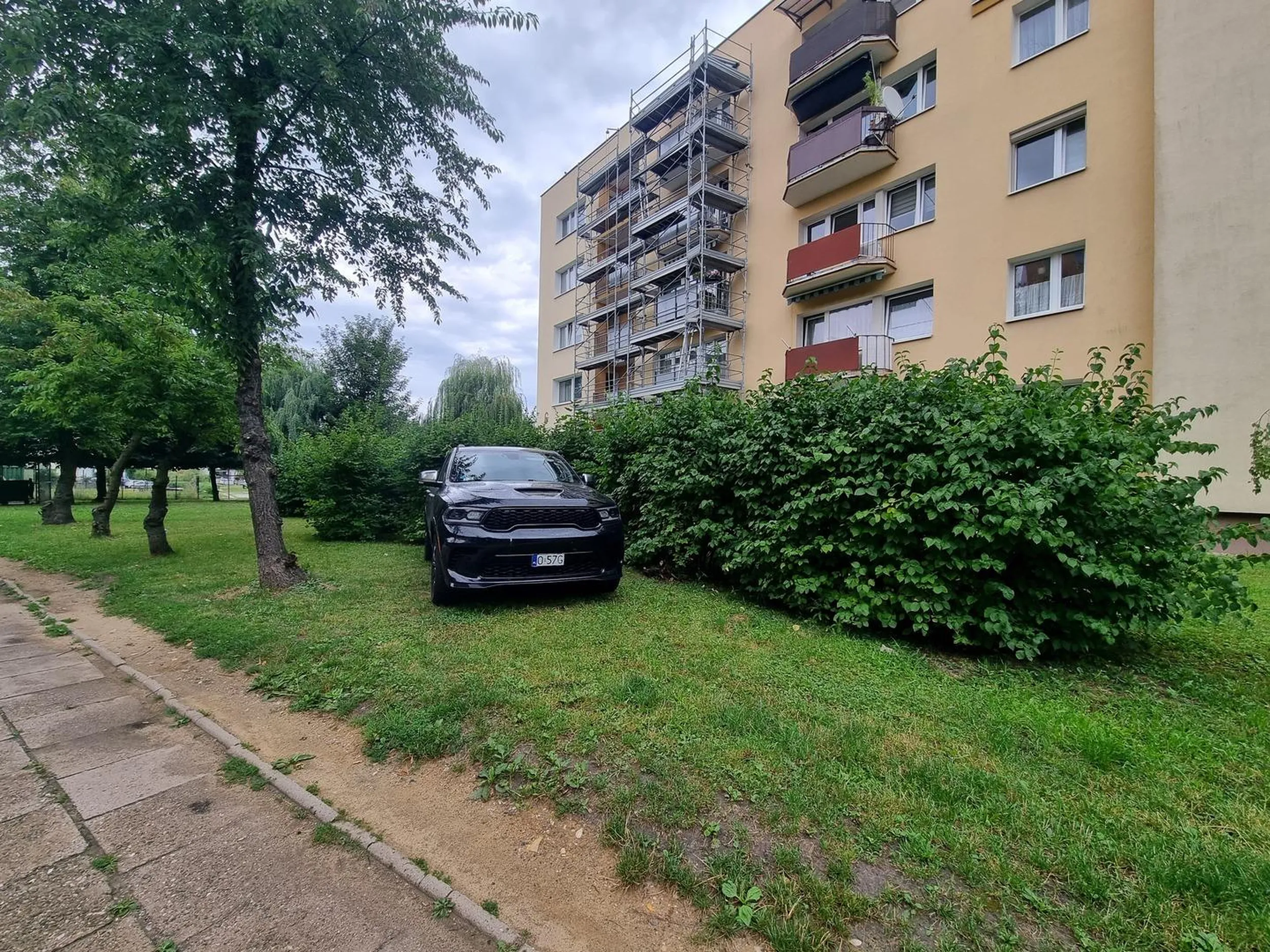 styl parkowania równie piękny, co samo auto ?
