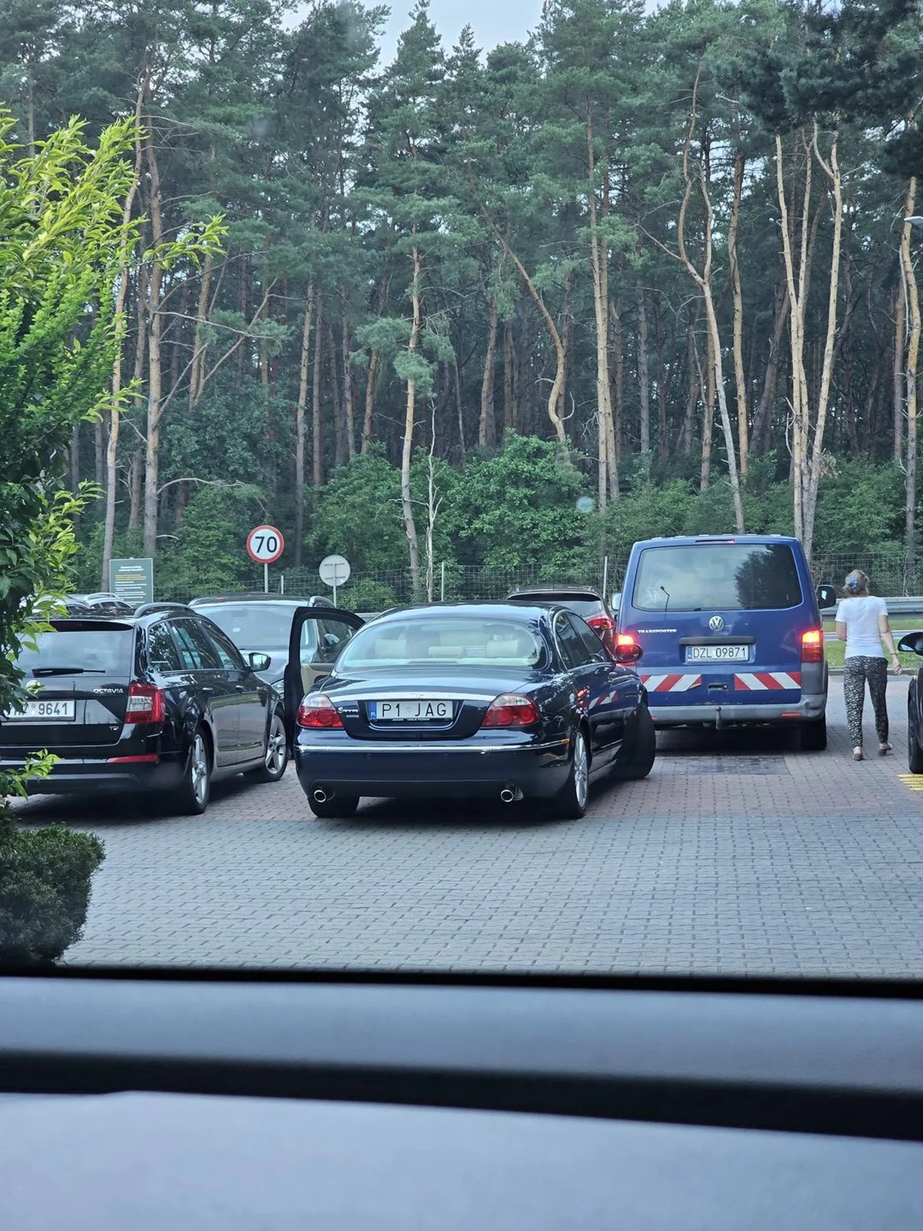 Po co parkować na jednym miejscu jak można na dwóch?