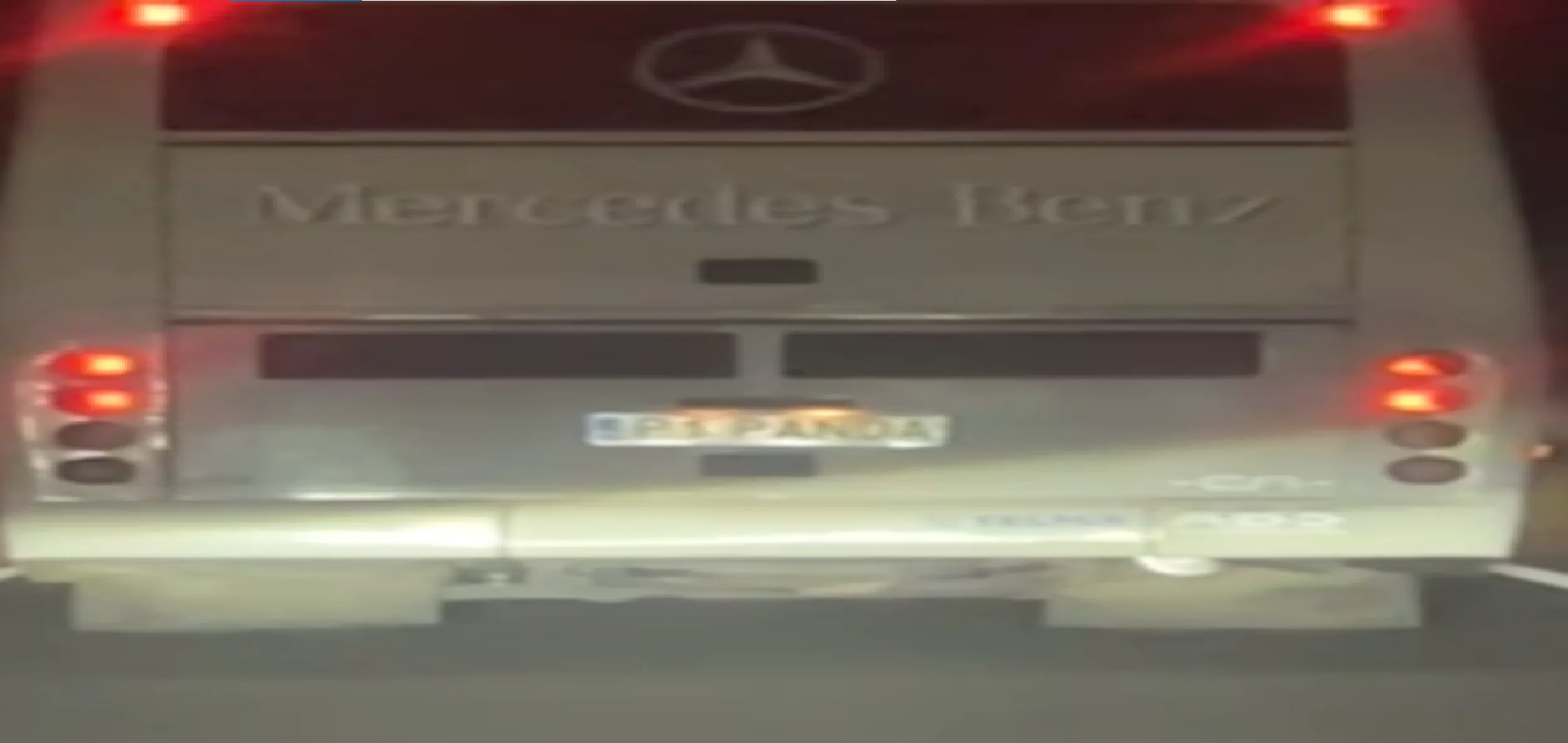 jedzie jak bardzo mądra osoba rejestracja taka sama jak kierowca :)