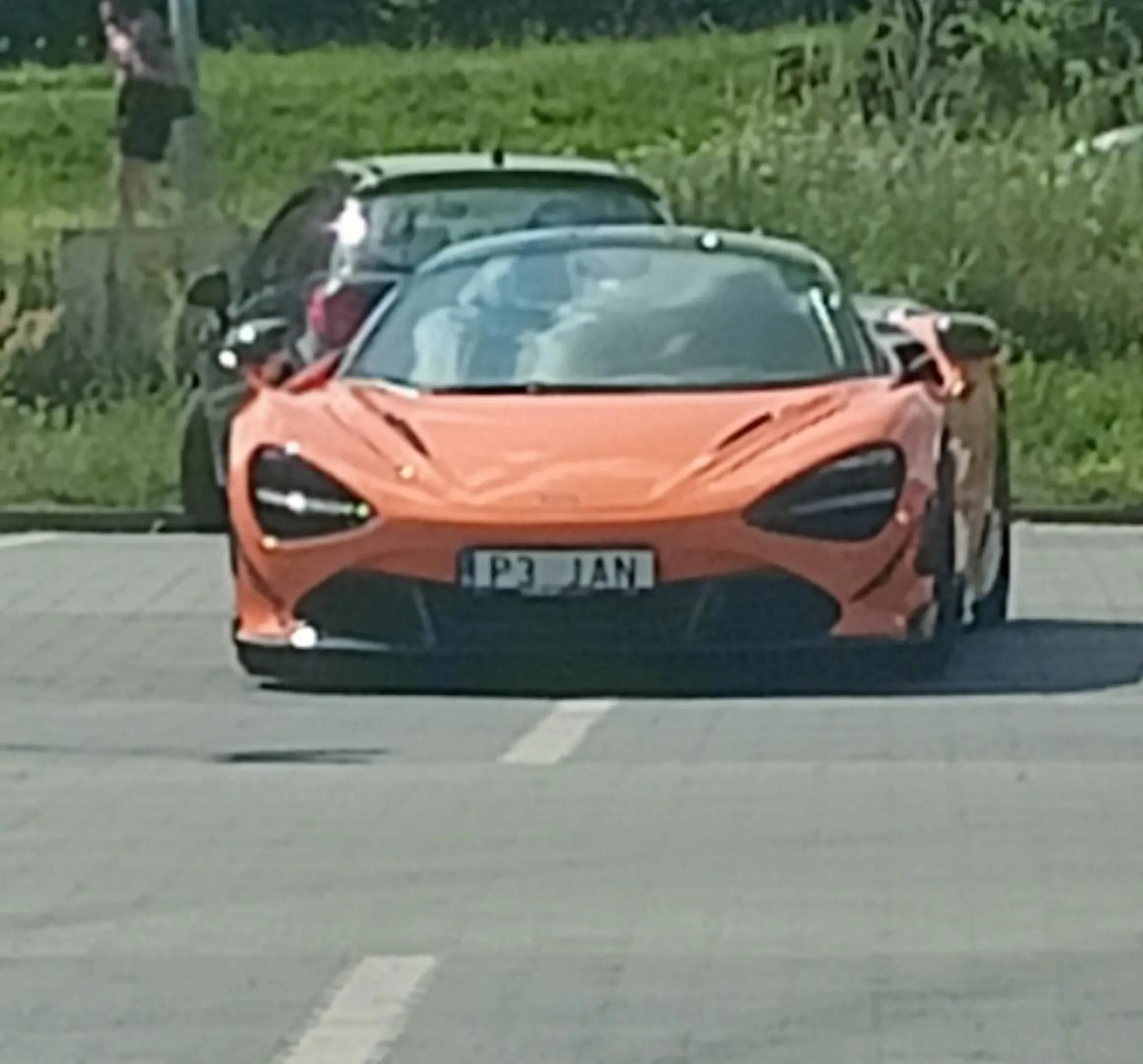 Tatuś kupił samochodzik, ale nie nauczył parkować.