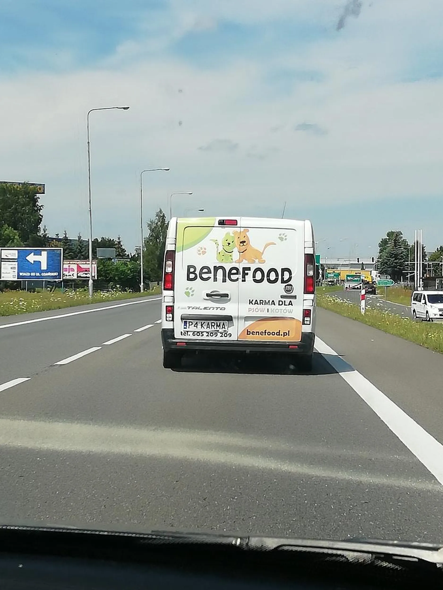 Wspaniały kierowca 10/10 Jedzie z prędkością światła